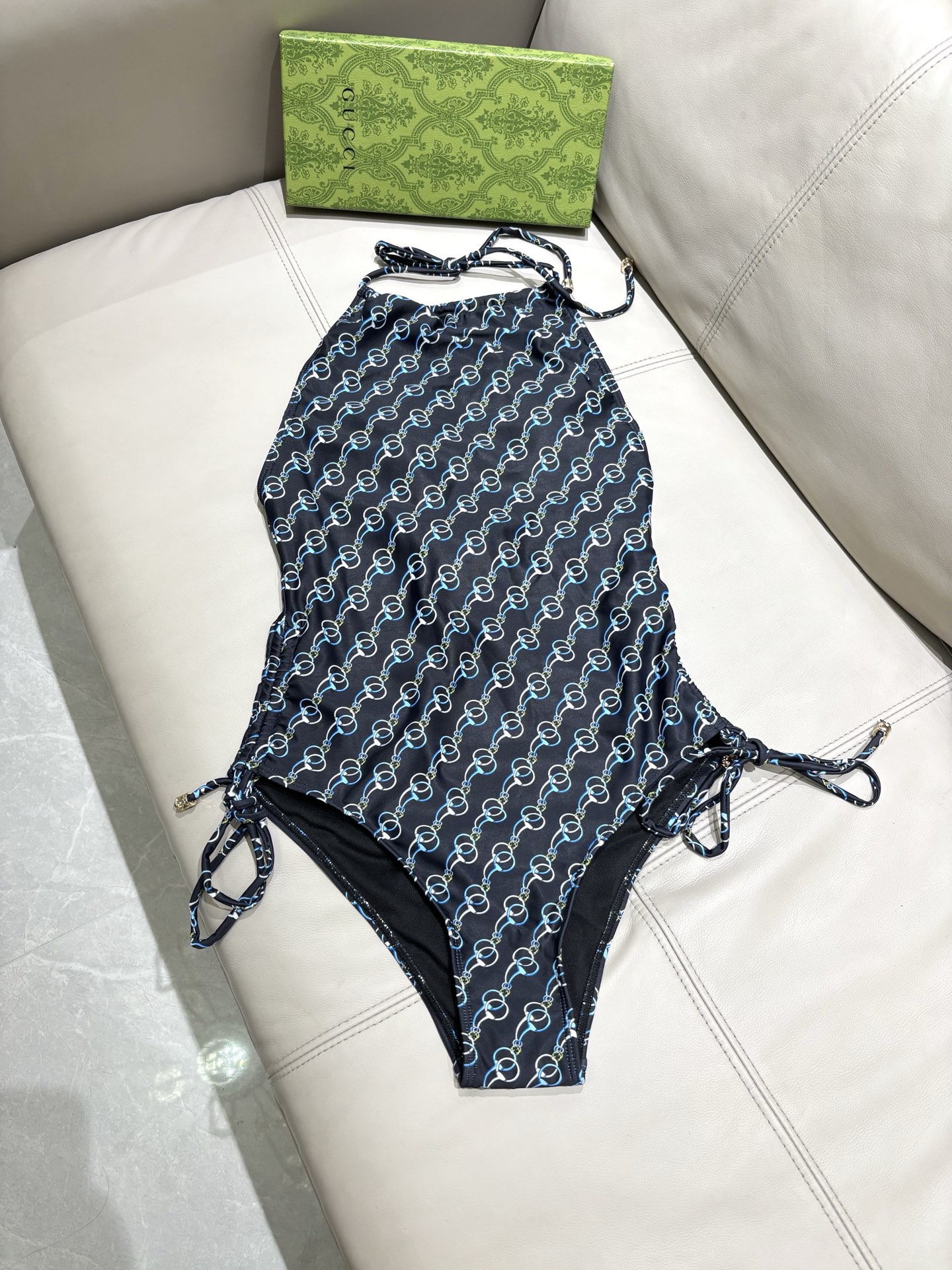 Gucci古奇新款泳衣👙❤️😍🥰适合多种场景的游泳衣🏊‍♀️海边 游泳池 温泉 水上乐园 漂流都可以😌内