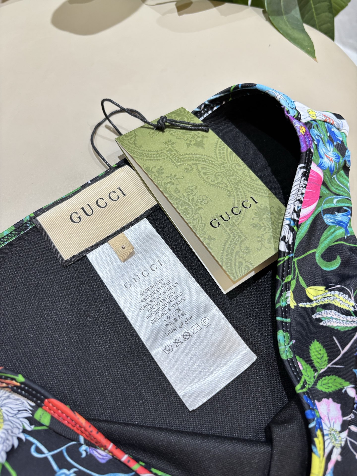 Gucci古奇新款比基尼泳衣👙❤️😍🥰适合多种场景的游泳衣🏊‍♀️海边 游泳池 温泉 水上乐园 漂流都可