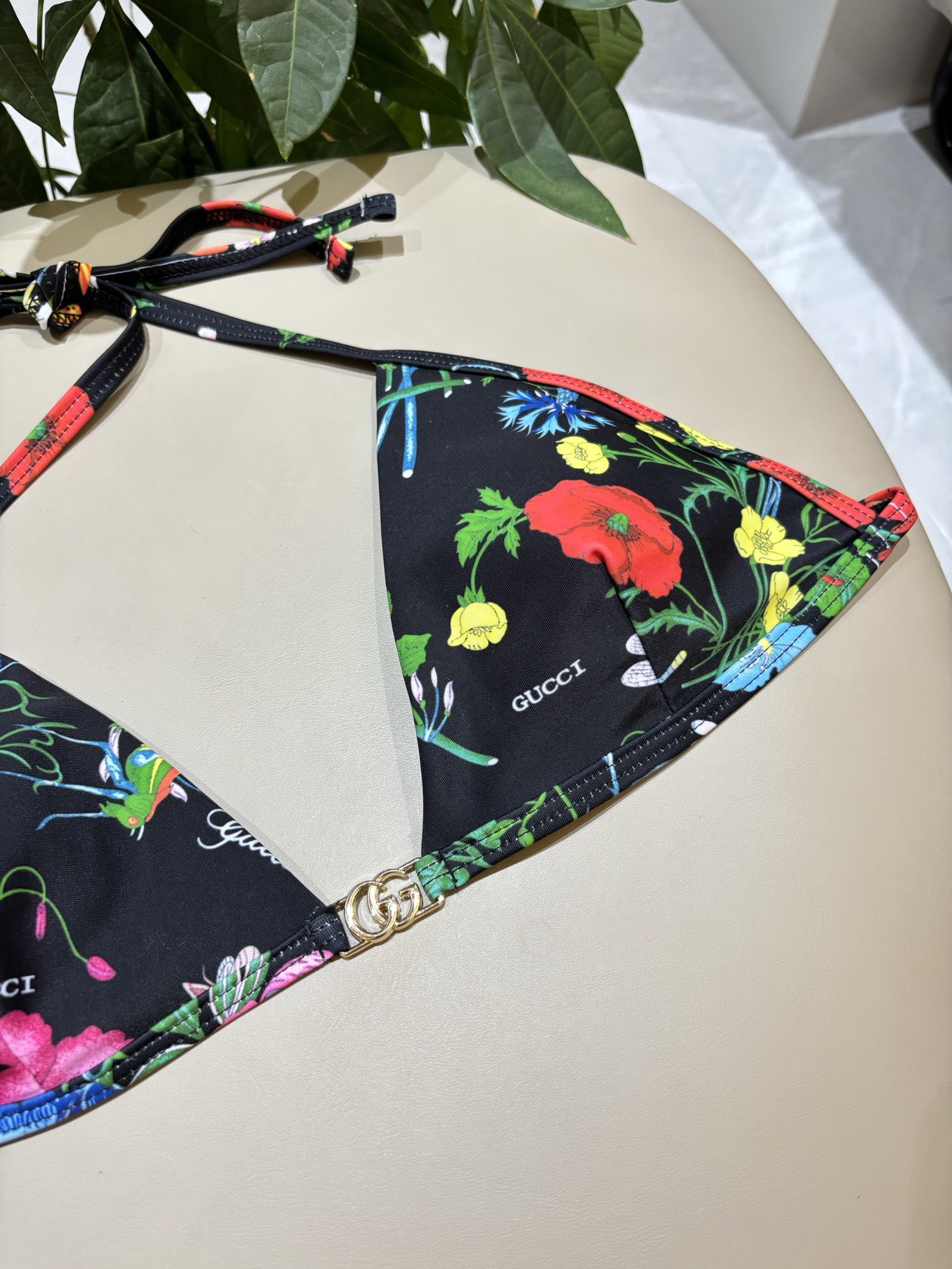 Gucci古奇新款比基尼泳衣👙❤️😍🥰适合多种场景的游泳衣🏊‍♀️海边 游泳池 温泉 水上乐园 漂流都可