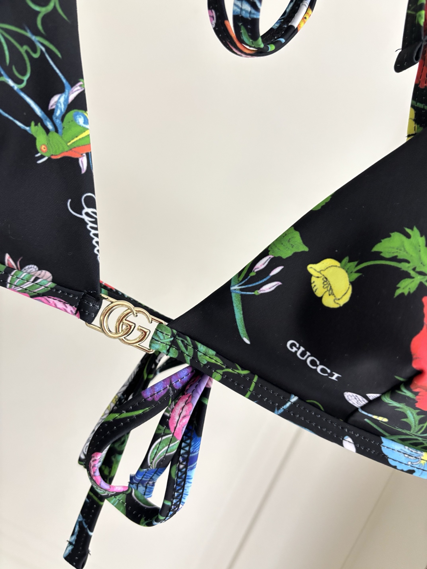 Gucci古奇新款比基尼泳衣👙❤️😍🥰适合多种场景的游泳衣🏊‍♀️海边 游泳池 温泉 水上乐园 漂流都可