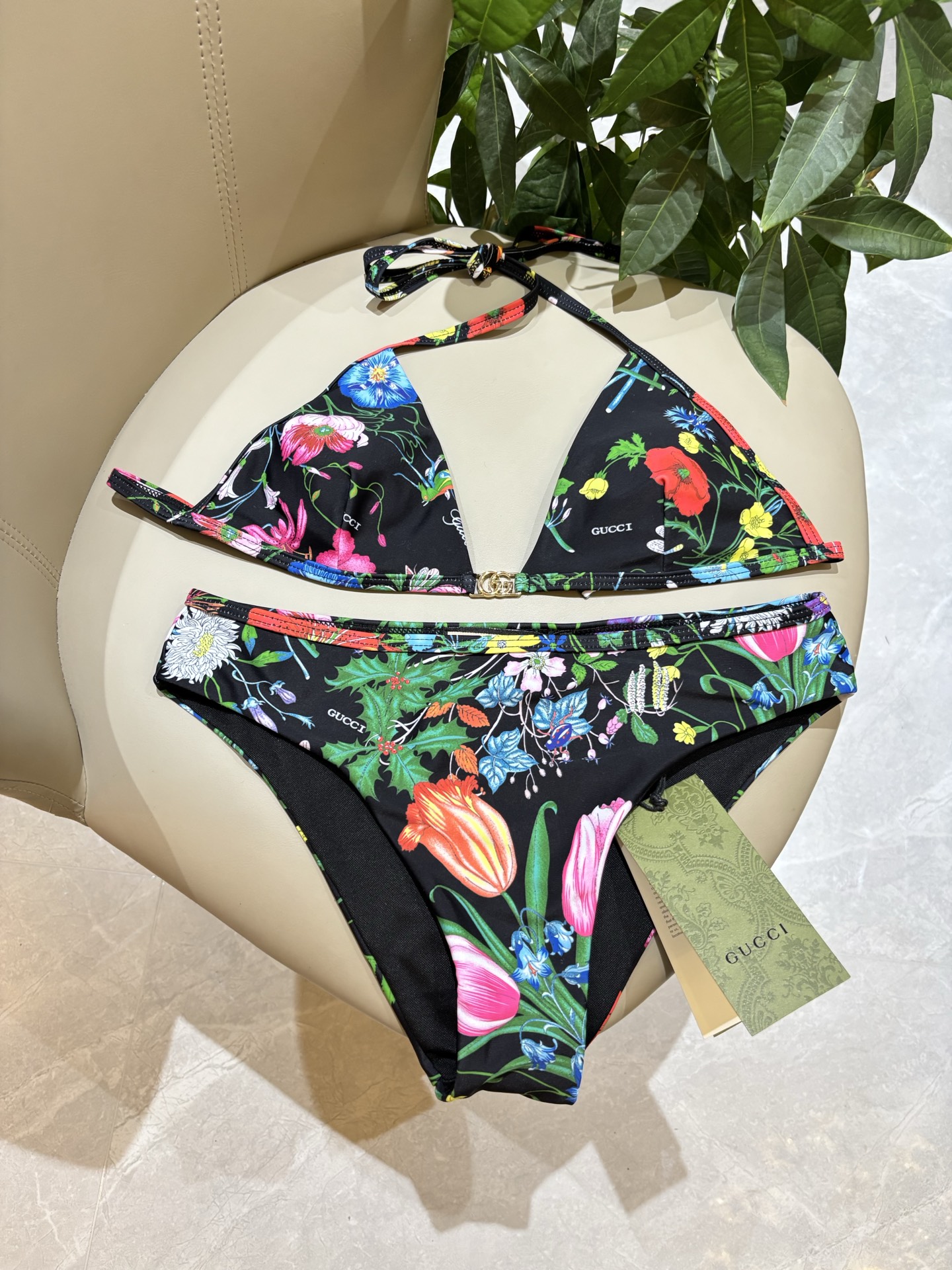 Gucci古奇新款比基尼泳衣👙❤️😍🥰适合多种场景的游泳衣🏊‍♀️海边 游泳池 温泉 水上乐园 漂流都可