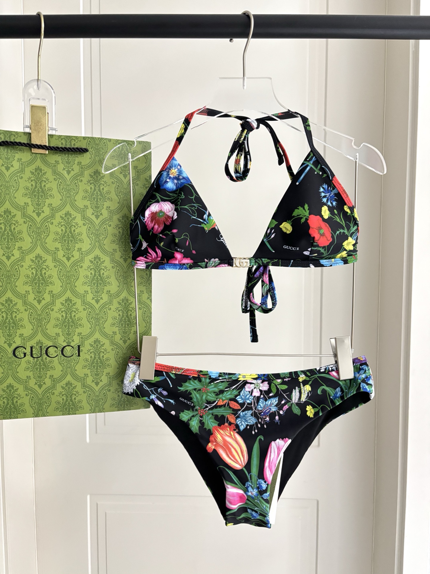 Gucci古奇新款比基尼泳衣👙❤️😍🥰适合多种场景的游泳衣🏊‍♀️海边 游泳池 温泉 水上乐园 漂流都可