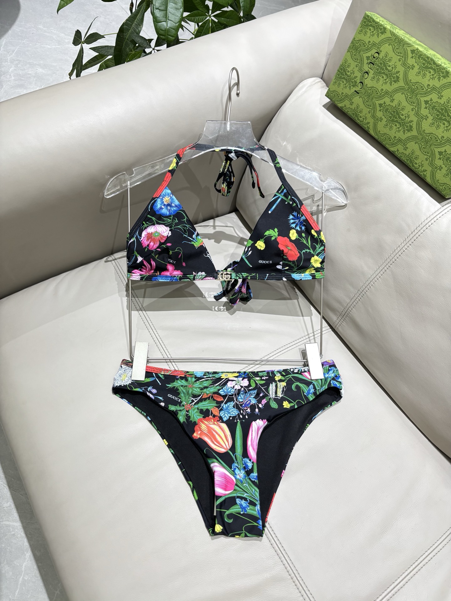 Gucci古奇新款比基尼泳衣👙❤️😍🥰适合多种场景的游泳衣🏊‍♀️海边 游泳池 温泉 水上乐园 漂流都可