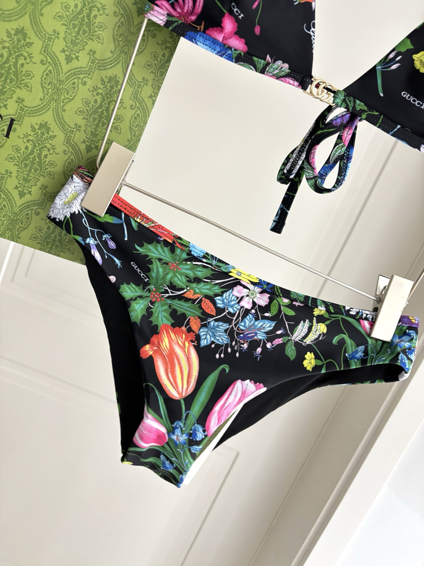 Gucci古奇新款比基尼泳衣👙❤️😍🥰适合多种场景的游泳衣🏊‍♀️海边 游泳池 温泉 水上乐园 漂流都可