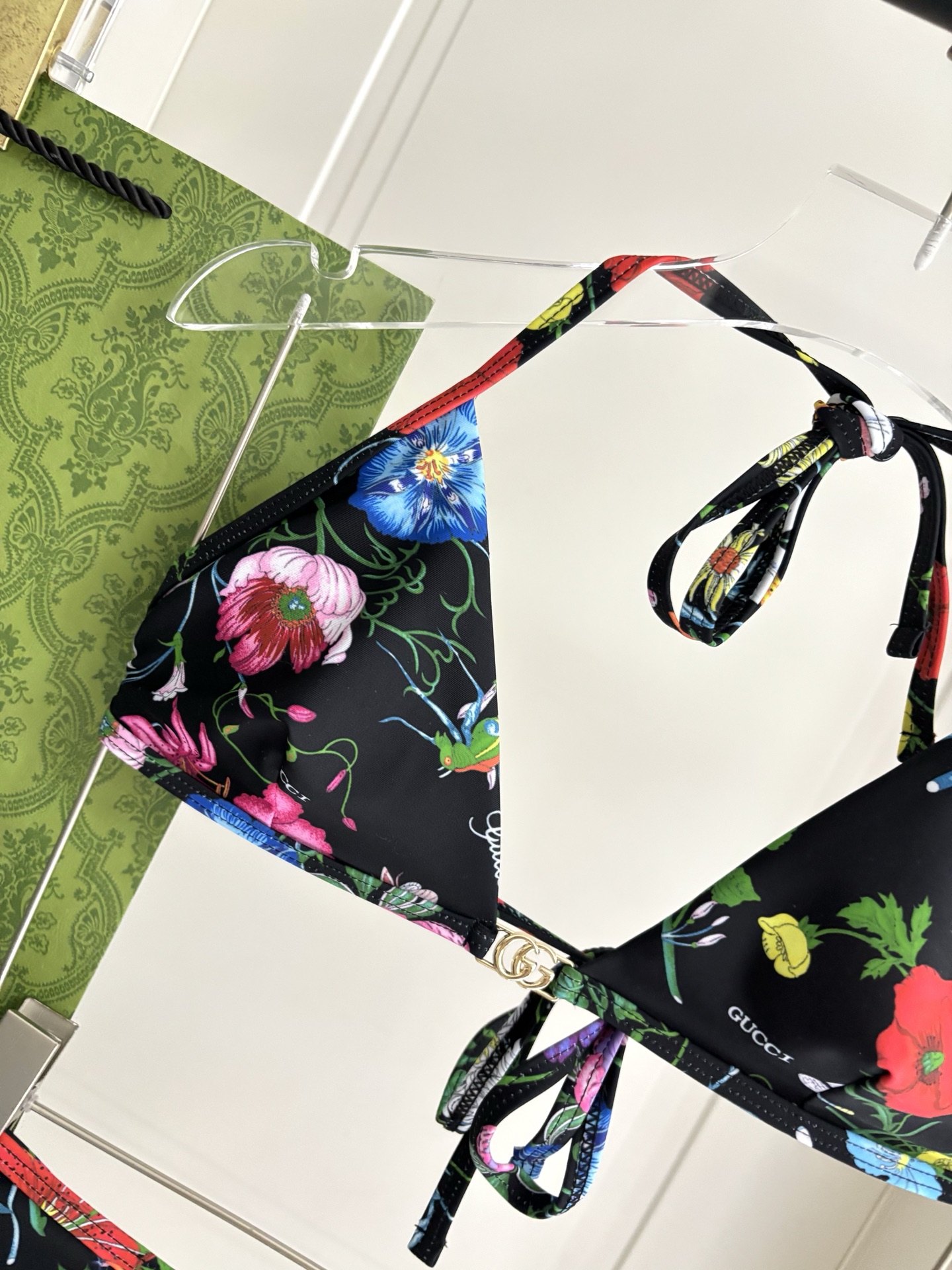 Gucci古奇新款比基尼泳衣👙❤️😍🥰适合多种场景的游泳衣🏊‍♀️海边 游泳池 温泉 水上乐园 漂流都可