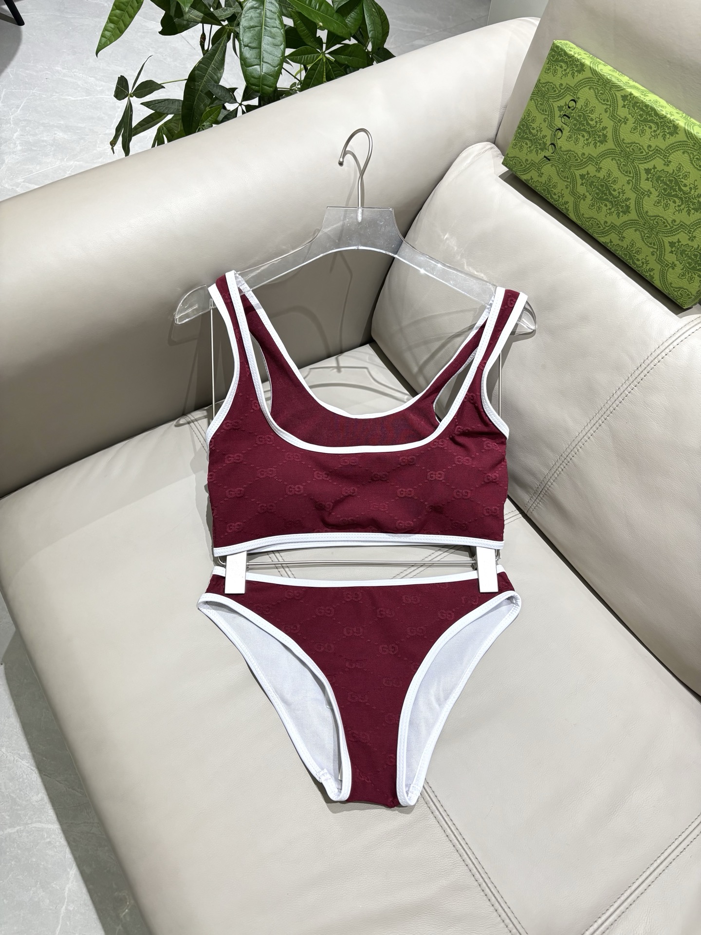 Gucci古奇新款泳衣👙❤️😍🥰适合多种场景的游泳衣🏊‍♀️海边 游泳池 温泉 水上乐园 漂流都可以😌内