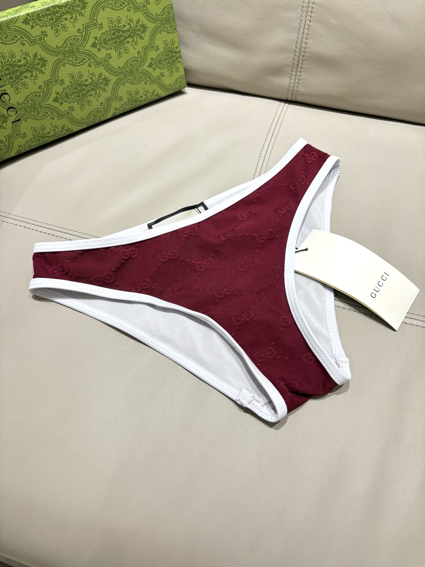 Gucci古奇新款泳衣👙❤️😍🥰适合多种场景的游泳衣🏊‍♀️海边 游泳池 温泉 水上乐园 漂流都可以😌内