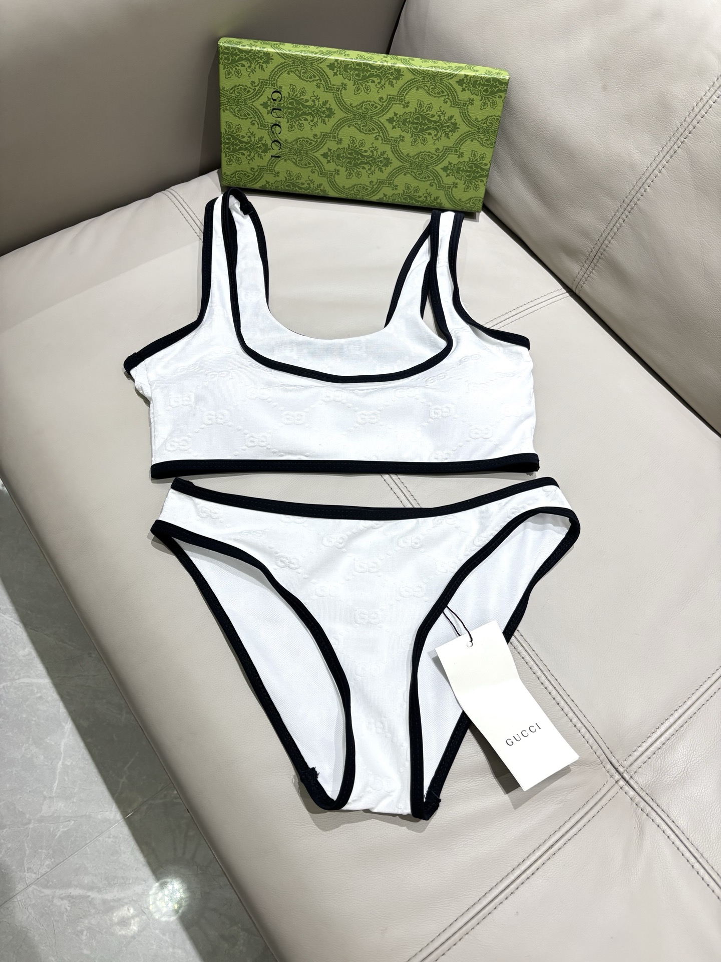 Gucci古奇新款泳衣👙❤️😍🥰适合多种场景的游泳衣🏊‍♀️海边 游泳池 温泉 水上乐园 漂流都可以😌内