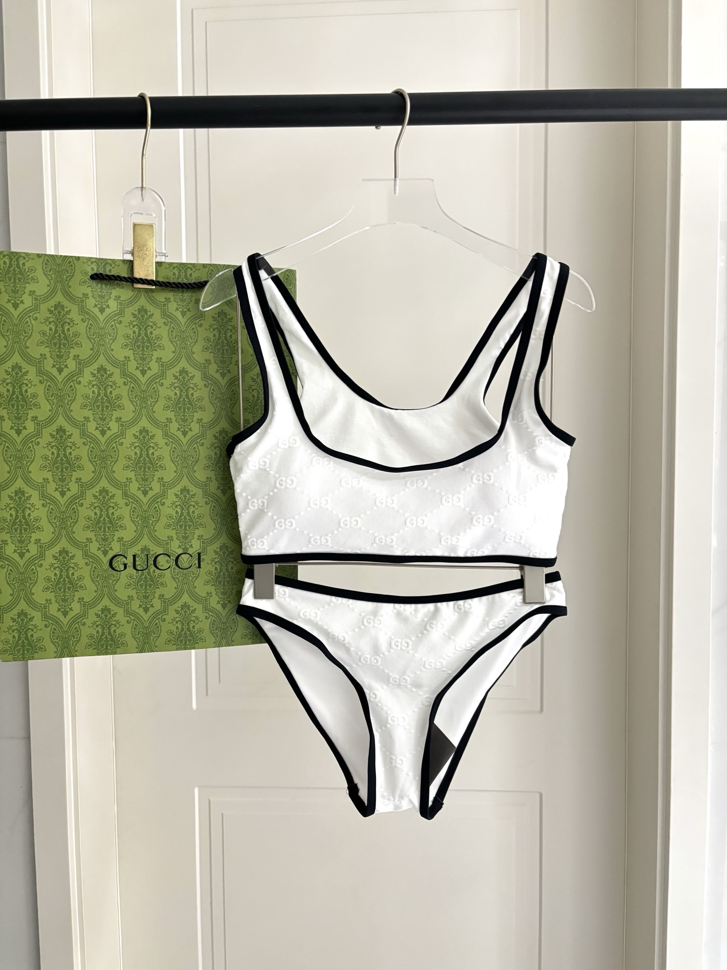 Gucci古奇新款泳衣👙❤️😍🥰适合多种场景的游泳衣🏊‍♀️海边 游泳池 温泉 水上乐园 漂流都可以😌内