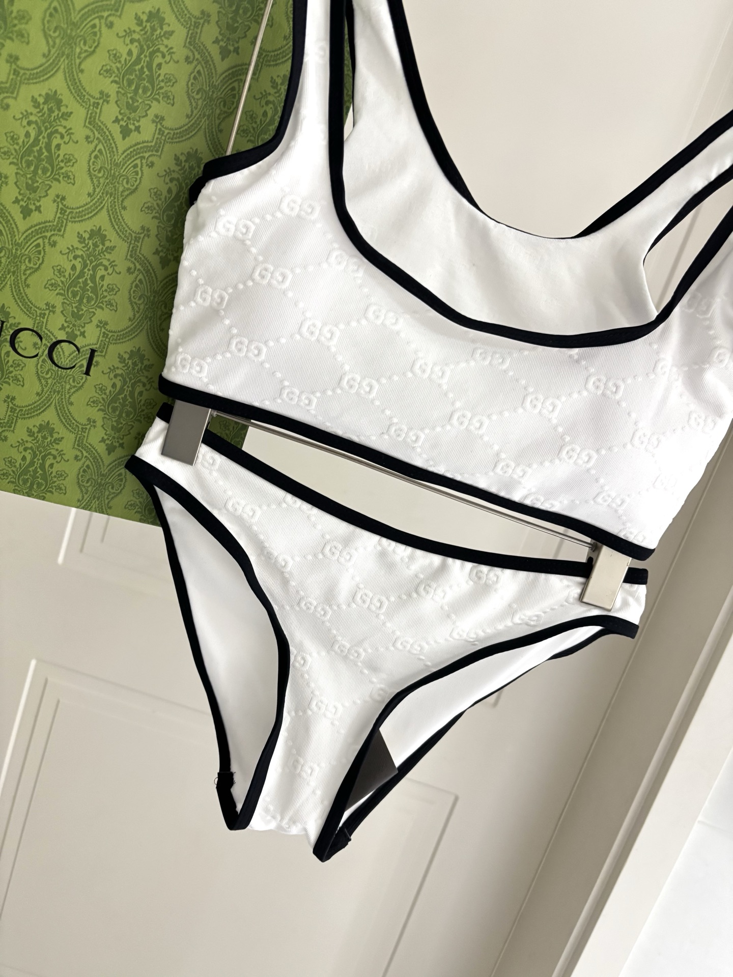 Gucci古奇新款泳衣👙❤️😍🥰适合多种场景的游泳衣🏊‍♀️海边 游泳池 温泉 水上乐园 漂流都可以😌内