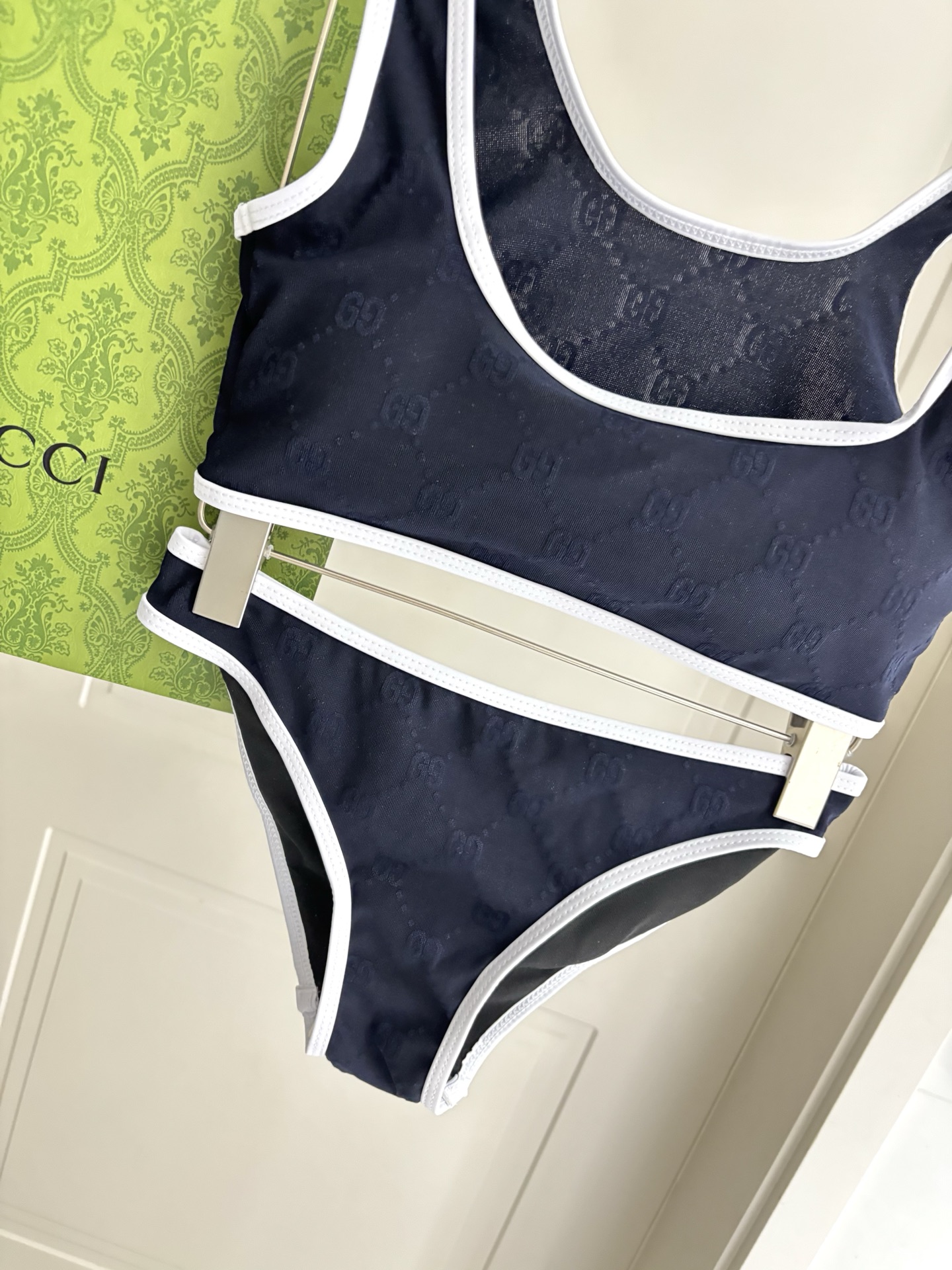 Gucci古奇新款泳衣👙❤️😍🥰适合多种场景的游泳衣🏊‍♀️海边 游泳池 温泉 水上乐园 漂流都可以😌内