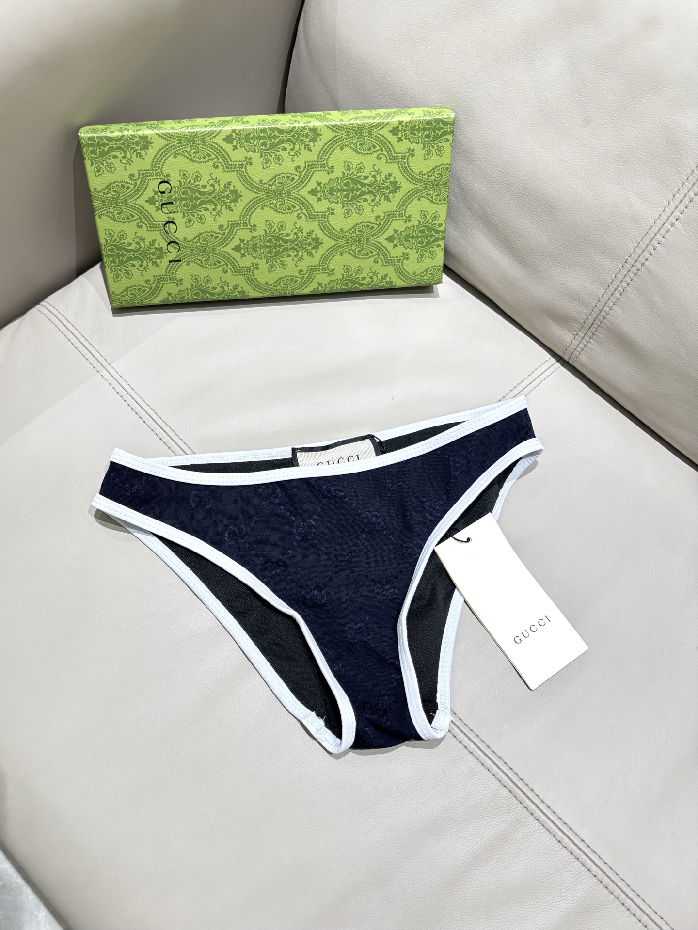 Gucci古奇新款泳衣👙❤️😍🥰适合多种场景的游泳衣🏊‍♀️海边 游泳池 温泉 水上乐园 漂流都可以😌内