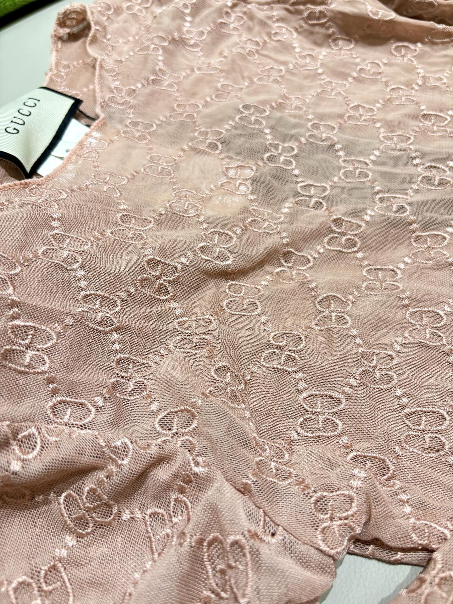 Gucci古奇新款长袖泳衣👙❤️😍🥰适合多种场景的游泳衣🏊‍♀️海边 游泳池 温泉 水上乐园 漂流都可以