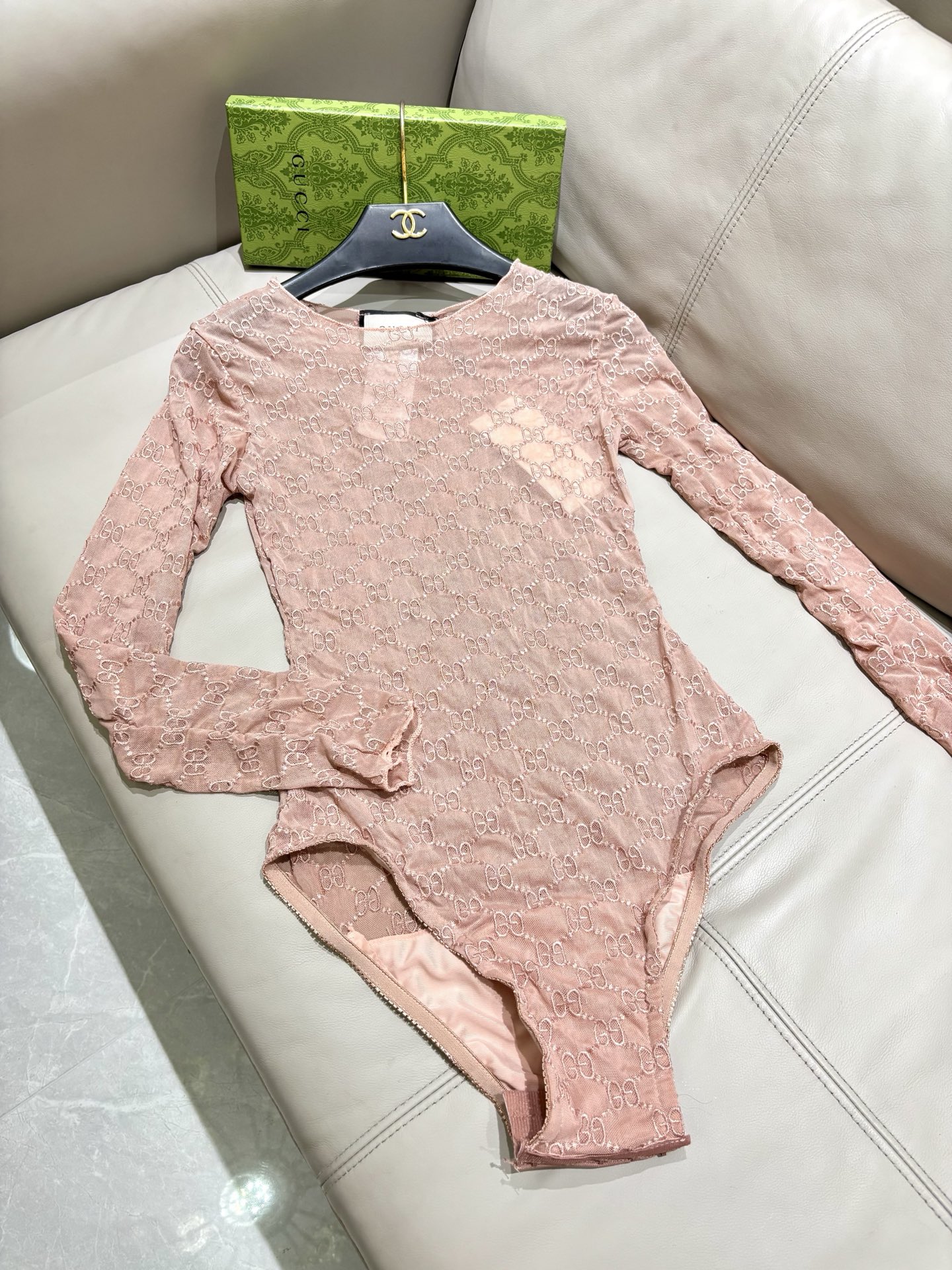 Gucci古奇新款长袖泳衣👙❤️😍🥰适合多种场景的游泳衣🏊‍♀️海边 游泳池 温泉 水上乐园 漂流都可以