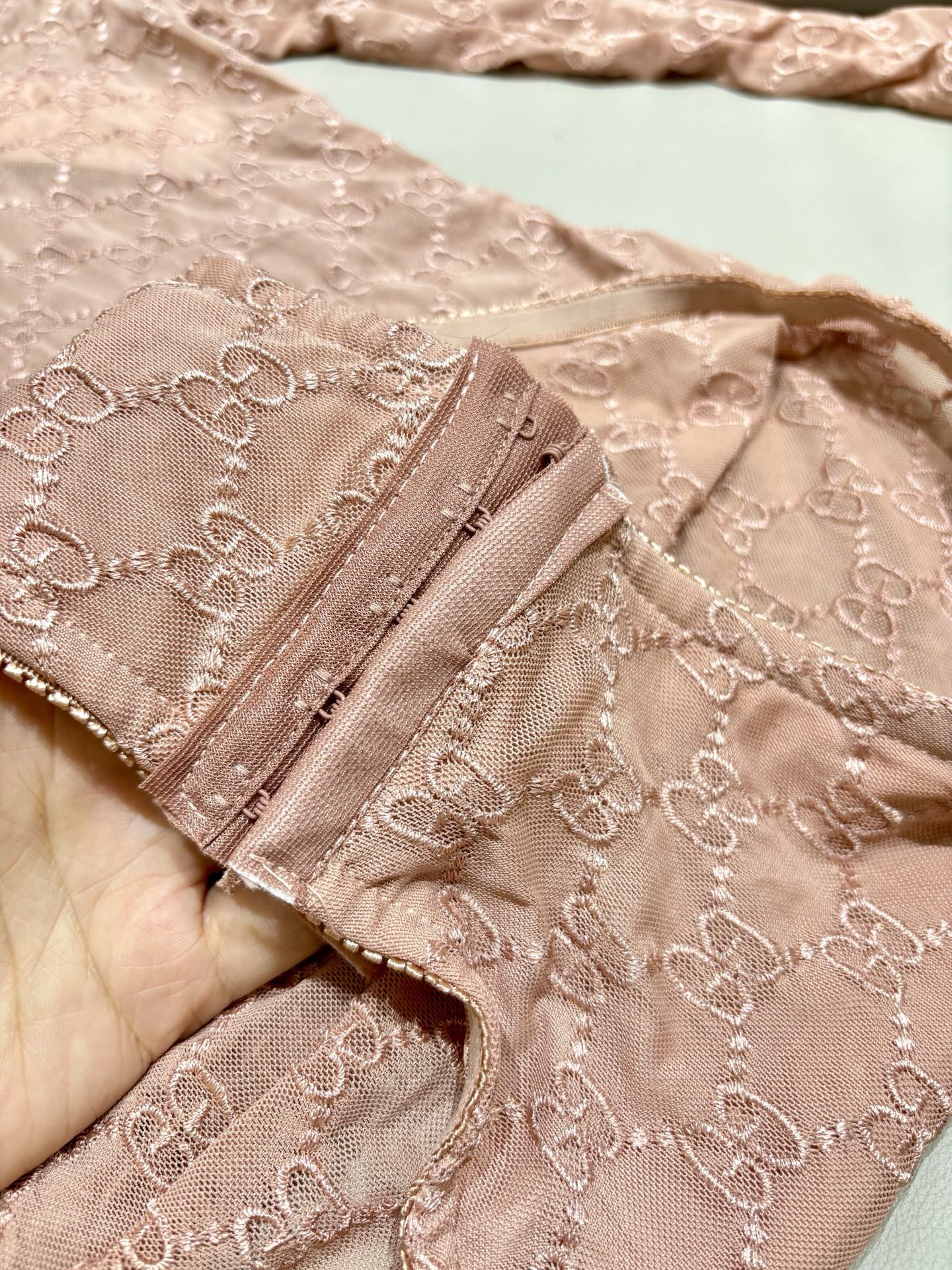 Gucci古奇新款长袖泳衣👙❤️😍🥰适合多种场景的游泳衣🏊‍♀️海边 游泳池 温泉 水上乐园 漂流都可以