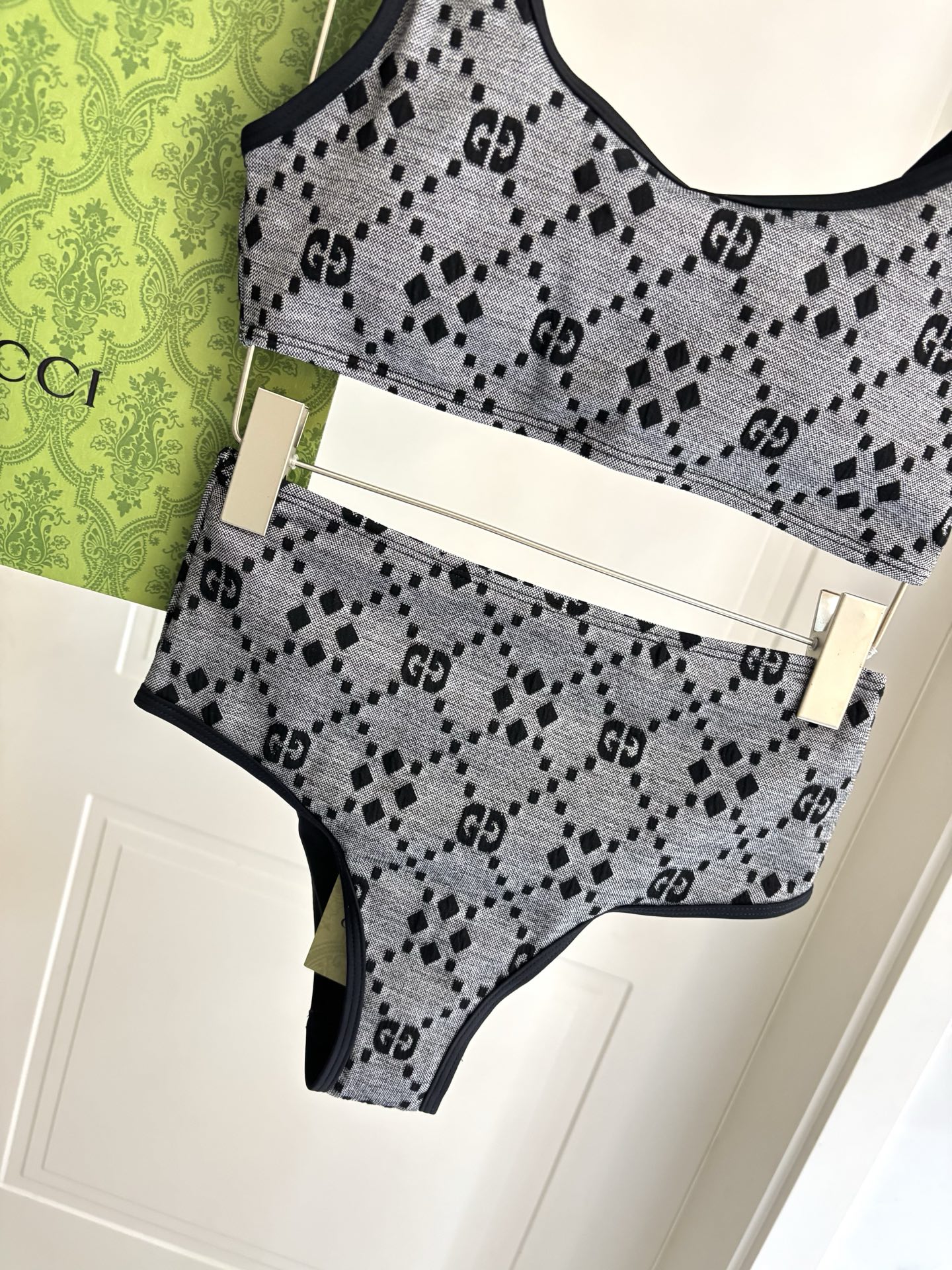 Gucci古奇新款泳衣👙❤️😍🥰适合多种场景的游泳衣🏊‍♀️海边 游泳池 温泉 水上乐园 漂流都可以😌内