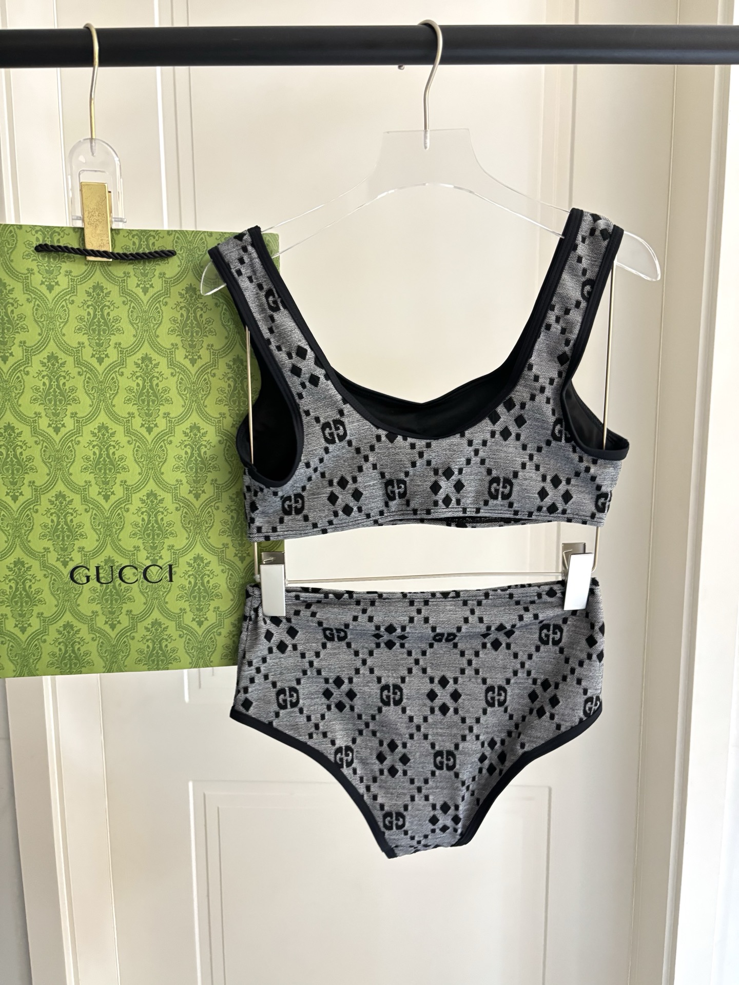 Gucci古奇新款泳衣👙❤️😍🥰适合多种场景的游泳衣🏊‍♀️海边 游泳池 温泉 水上乐园 漂流都可以😌内