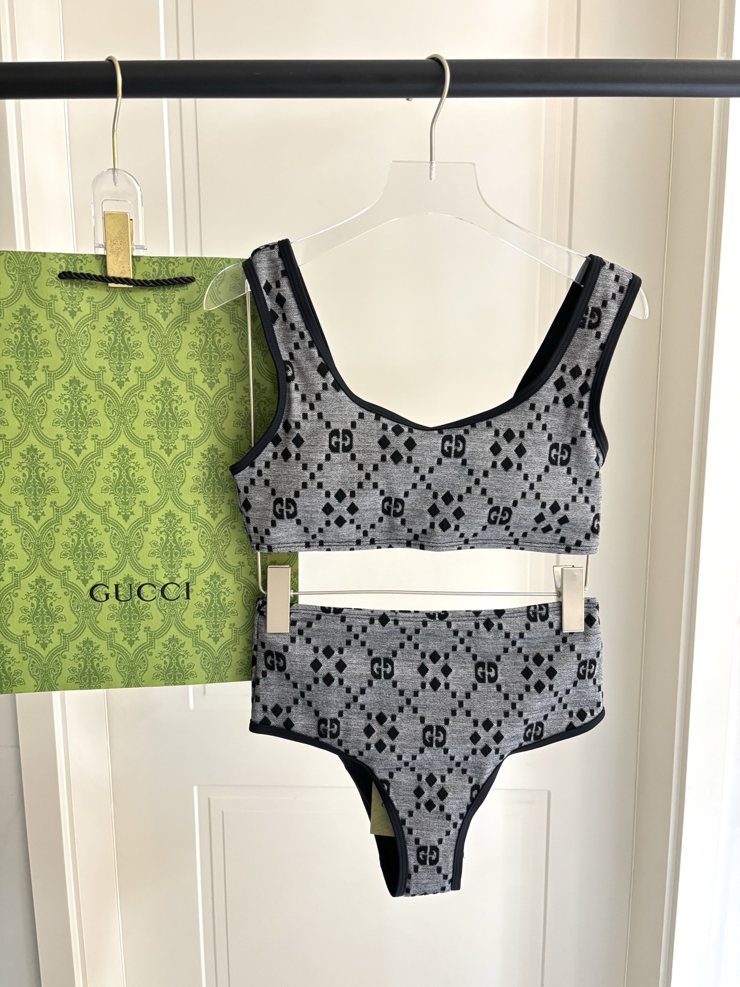 Gucci古奇新款泳衣👙❤️😍🥰适合多种场景的游泳衣🏊‍♀️海边 游泳池 温泉 水上乐园 漂流都可以😌内