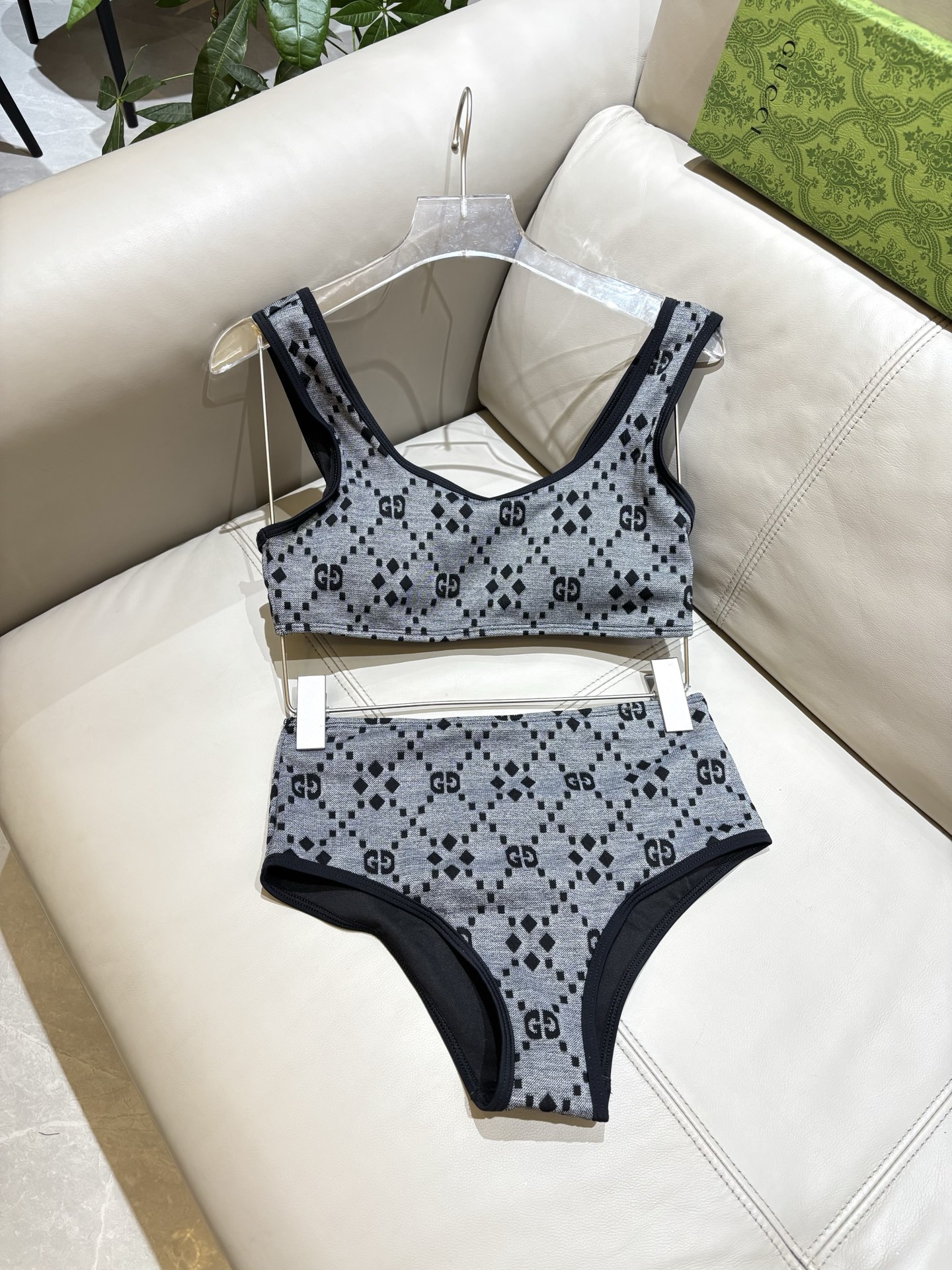 Gucci古奇新款泳衣👙❤️😍🥰适合多种场景的游泳衣🏊‍♀️海边 游泳池 温泉 水上乐园 漂流都可以😌内