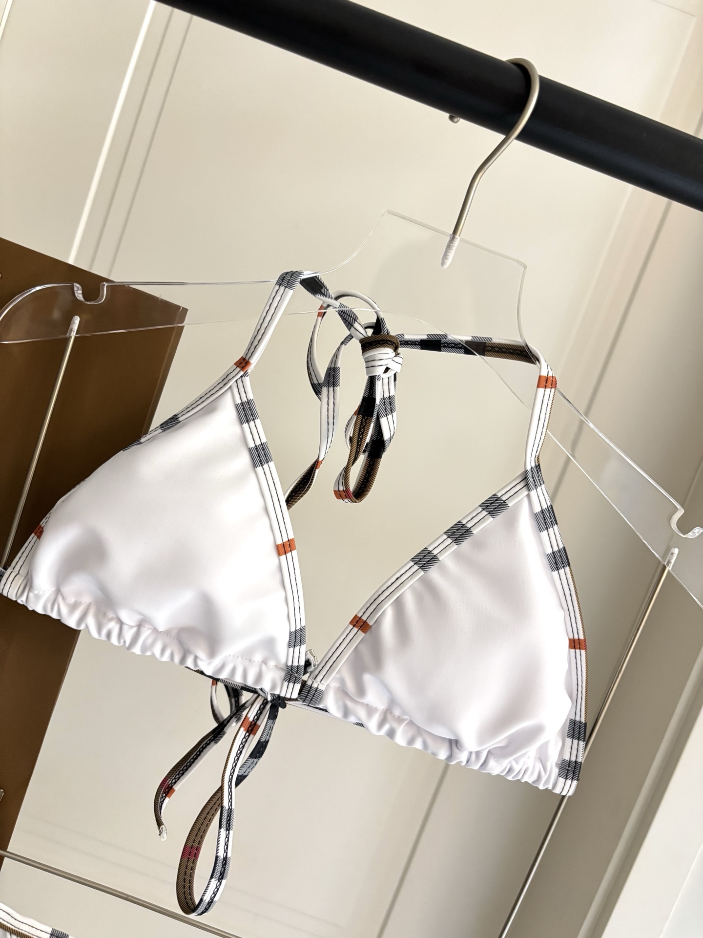 巴宝莉新款泳衣👙❤️😍🥰适合多种场景的游泳衣🏊‍♀️海边 游泳池 温泉 水上乐园 漂流都可以😌内搭外穿也