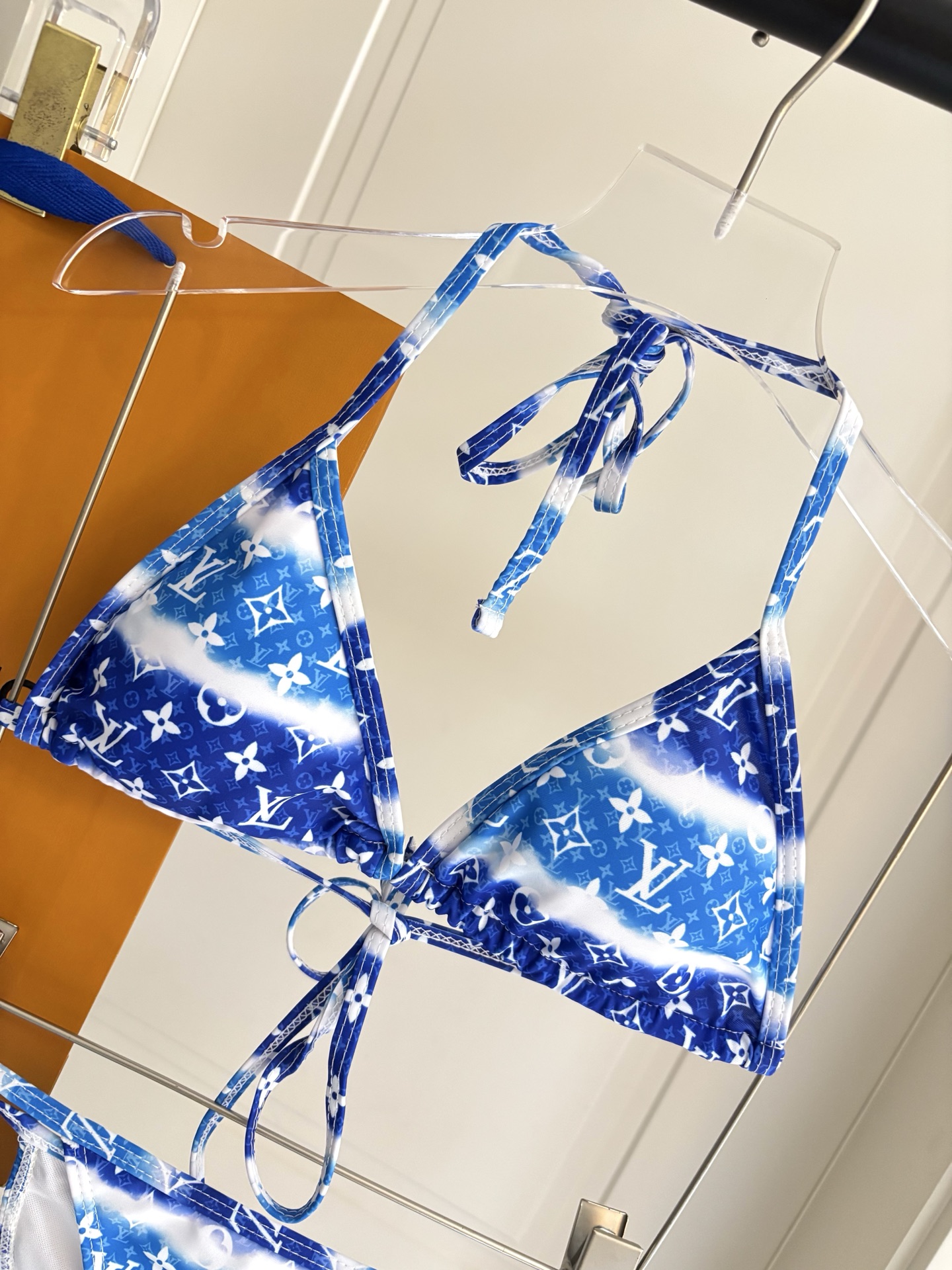 Lv新款泳衣👙❤️😍🥰适合多种场景的游泳衣🏊‍♀️海边 游泳池 温泉 水上乐园 漂流都可以😌内搭外穿也完