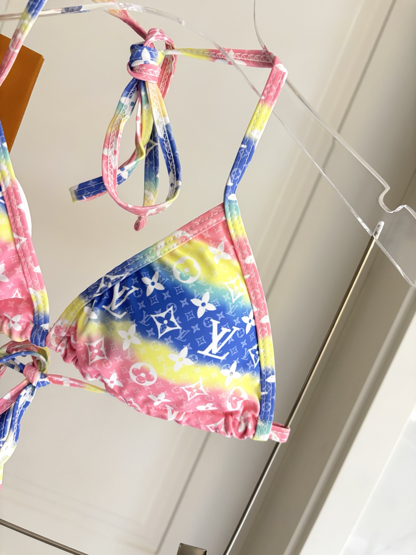 Lv新款泳衣👙❤️😍🥰适合多种场景的游泳衣🏊‍♀️海边 游泳池 温泉 水上乐园 漂流都可以😌内搭外穿也完