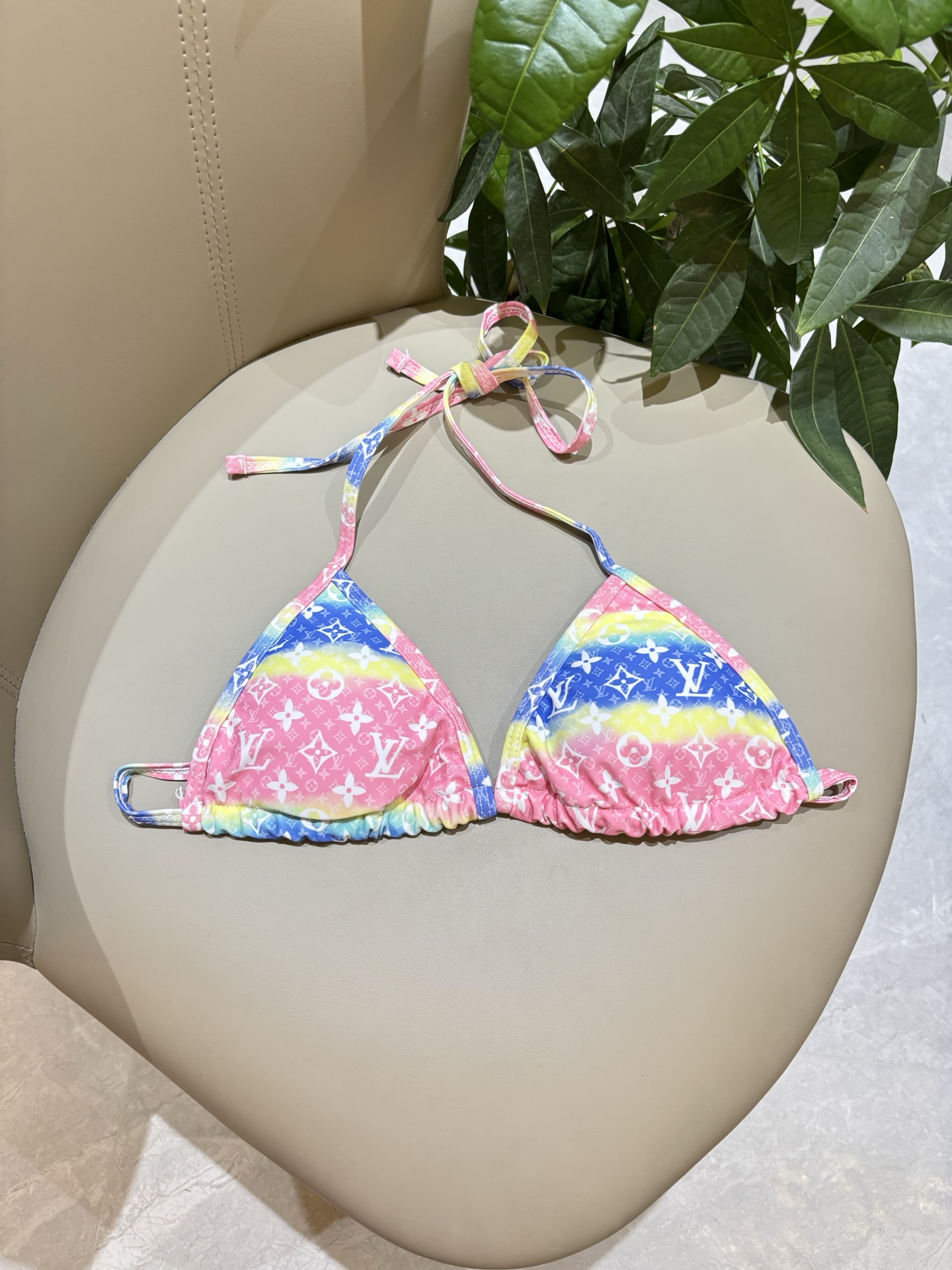 Lv新款泳衣👙❤️😍🥰适合多种场景的游泳衣🏊‍♀️海边 游泳池 温泉 水上乐园 漂流都可以😌内搭外穿也完