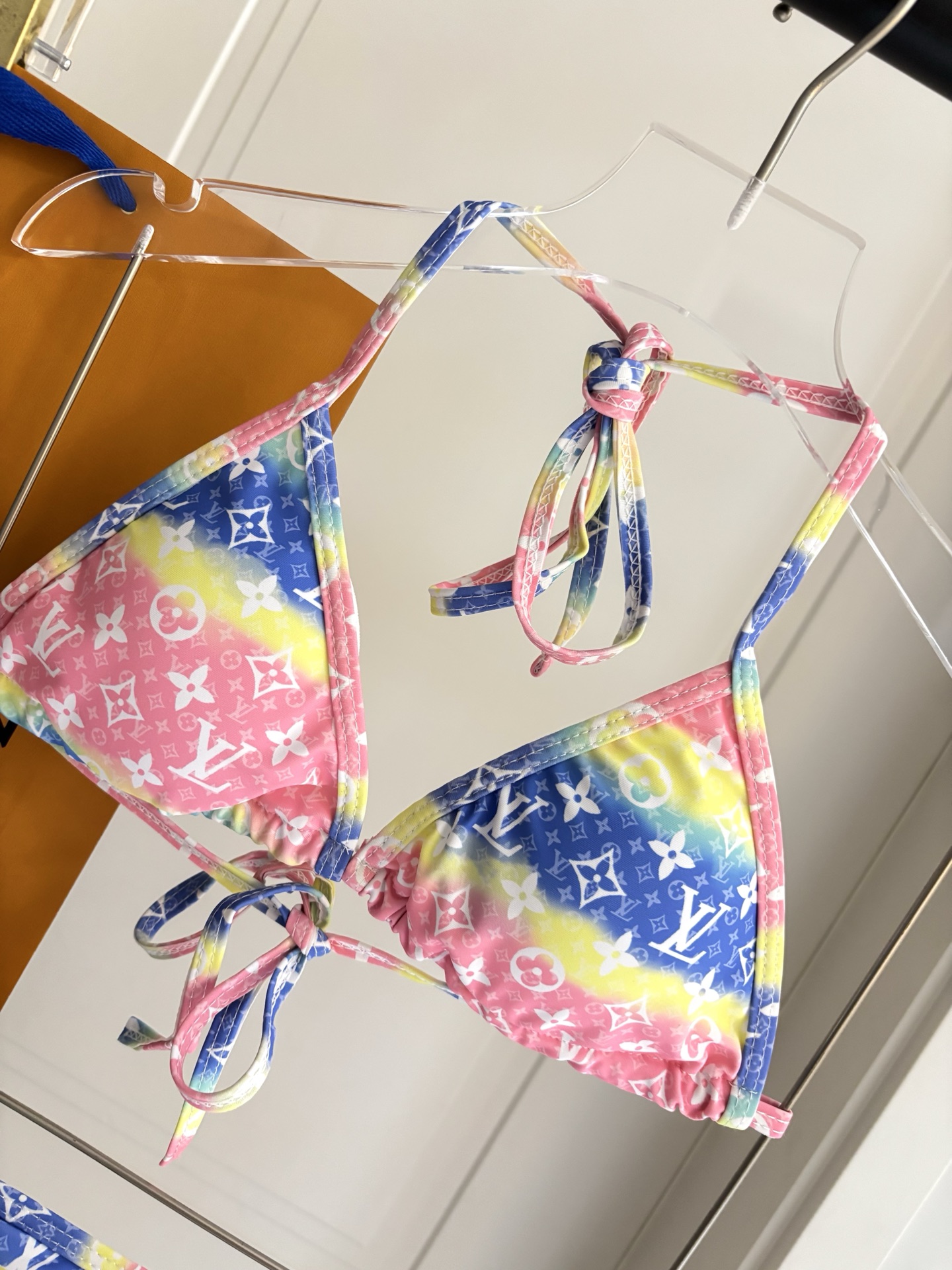 Lv新款泳衣👙❤️😍🥰适合多种场景的游泳衣🏊‍♀️海边 游泳池 温泉 水上乐园 漂流都可以😌内搭外穿也完