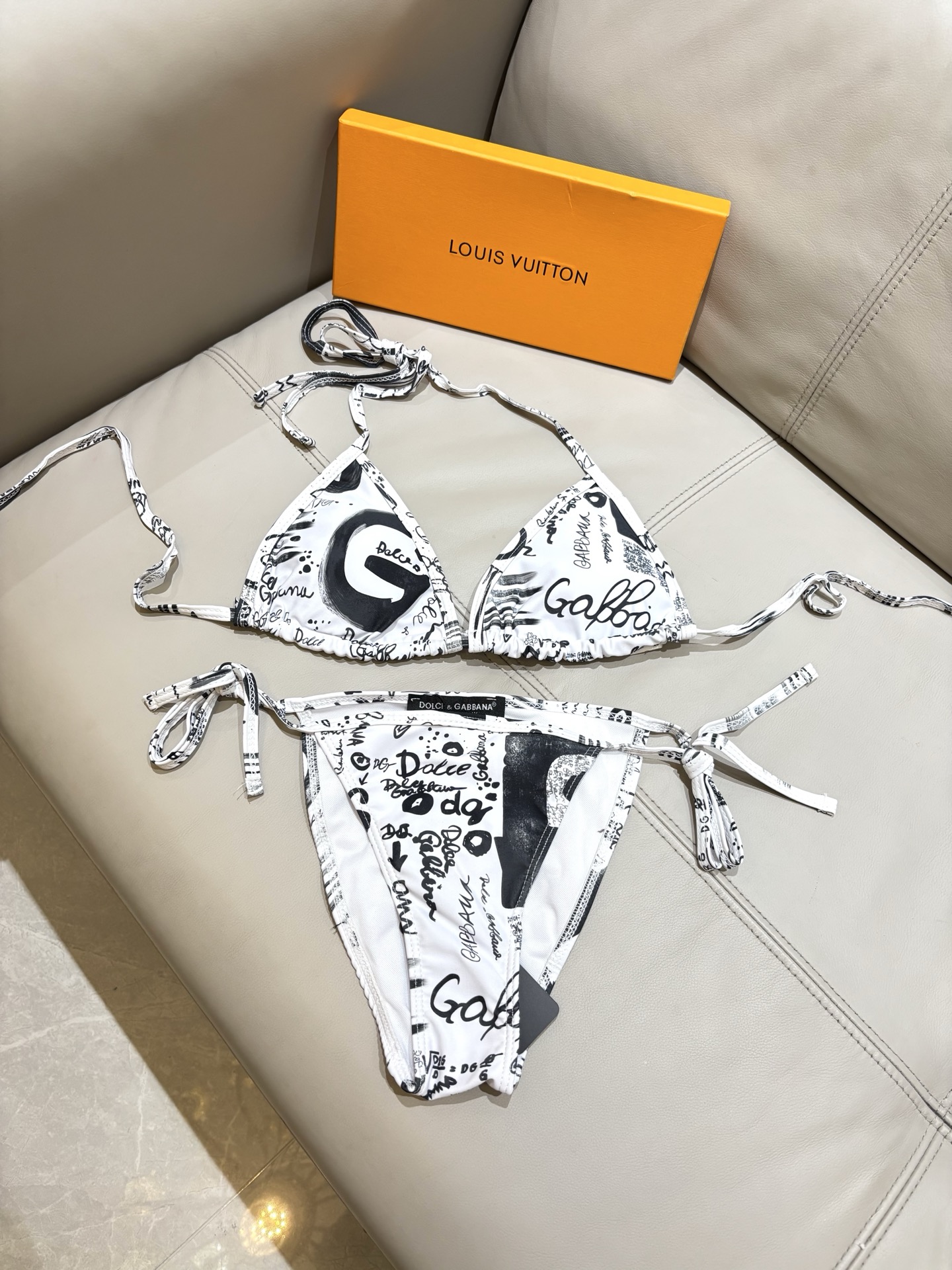 DG新款泳衣👙❤️😍🥰适合多种场景的游泳衣🏊‍♀️海边 游泳池 温泉 水上乐园 漂流都可以😌内搭外穿也完