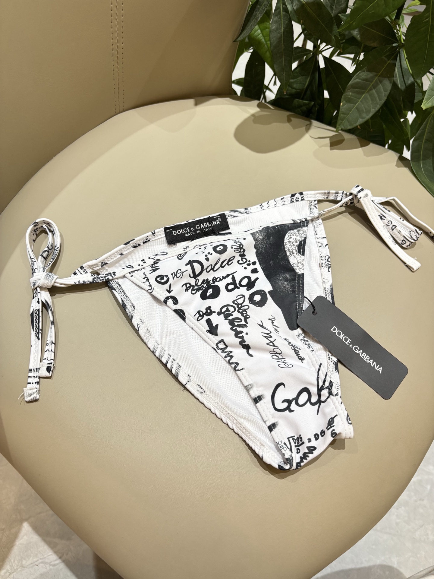 DG新款泳衣👙❤️😍🥰适合多种场景的游泳衣🏊‍♀️海边 游泳池 温泉 水上乐园 漂流都可以😌内搭外穿也完