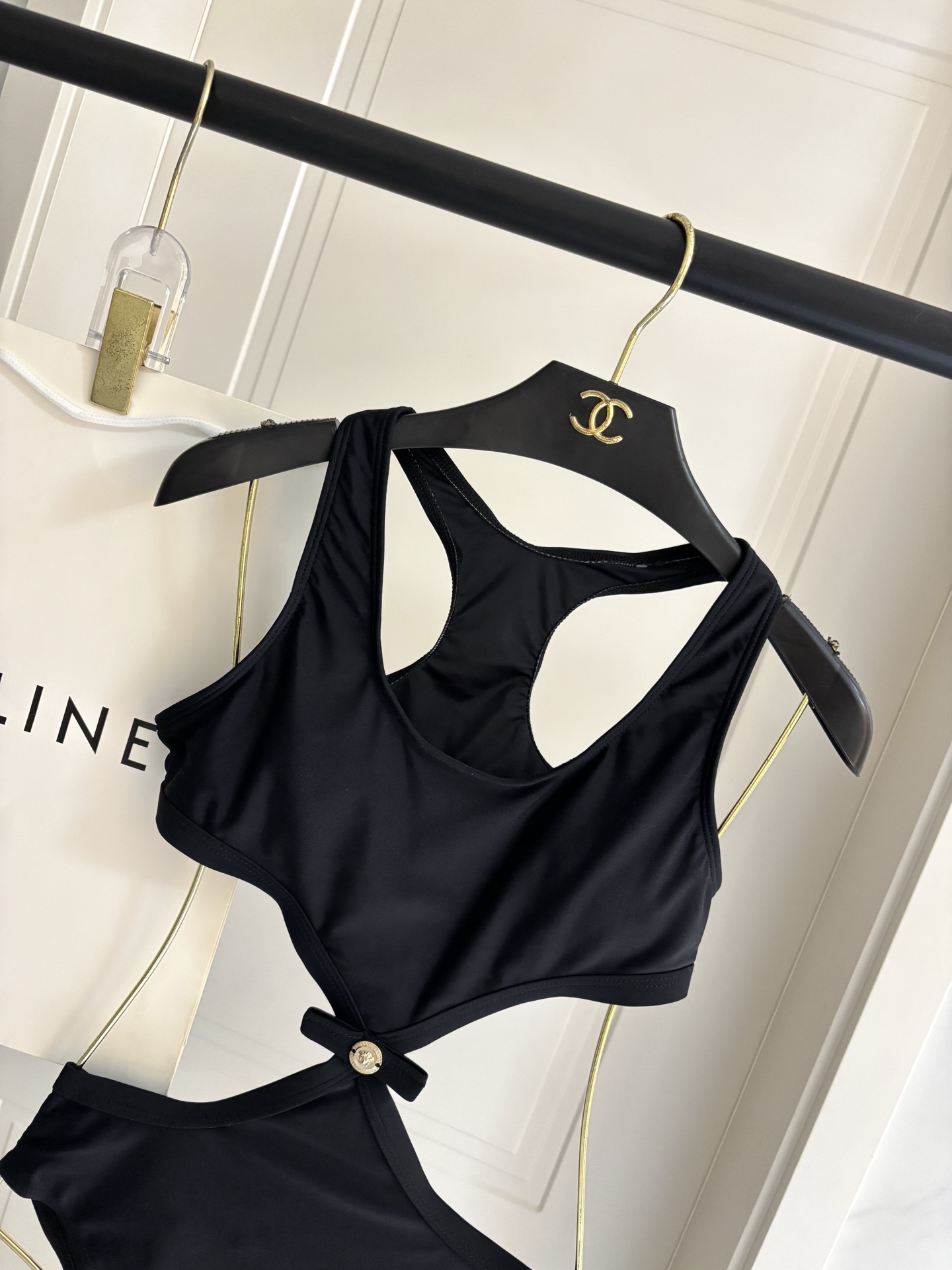 范思哲新款泳衣👙❤️😍🥰适合多种场景的游泳衣🏊‍♀️海边 游泳池 温泉 水上乐园 漂流都可以😌内搭外穿也