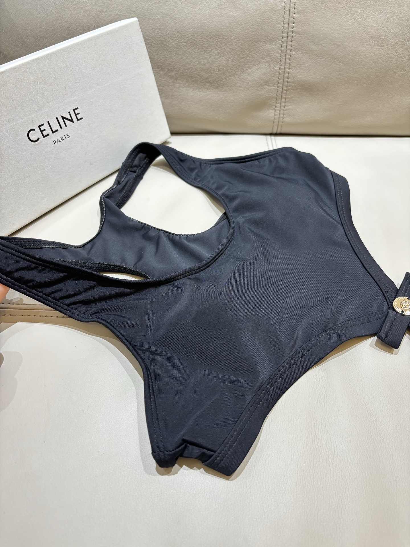 范思哲新款泳衣👙❤️😍🥰适合多种场景的游泳衣🏊‍♀️海边 游泳池 温泉 水上乐园 漂流都可以😌内搭外穿也