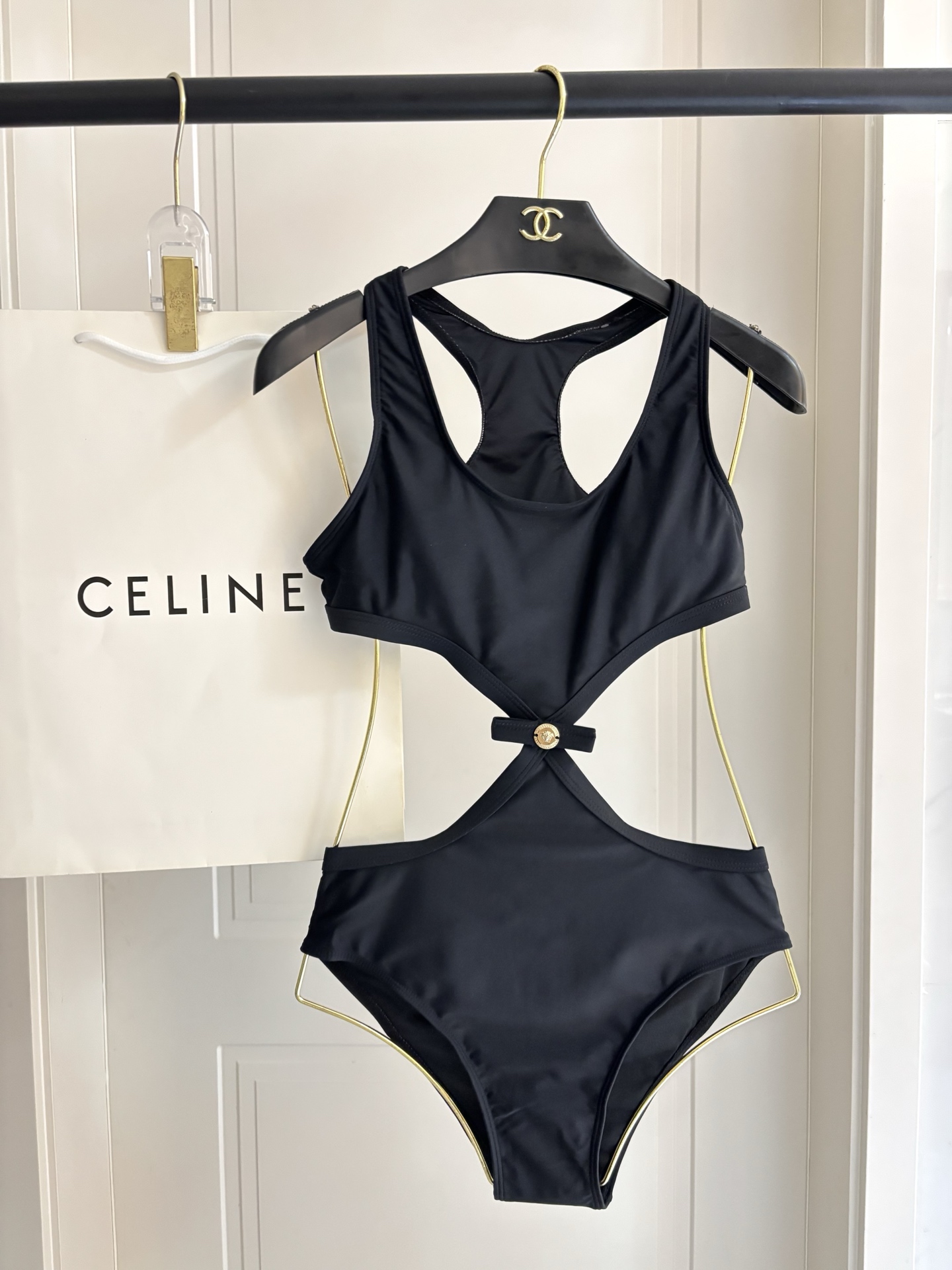 范思哲新款泳衣👙❤️😍🥰适合多种场景的游泳衣🏊‍♀️海边 游泳池 温泉 水上乐园 漂流都可以😌内搭外穿也