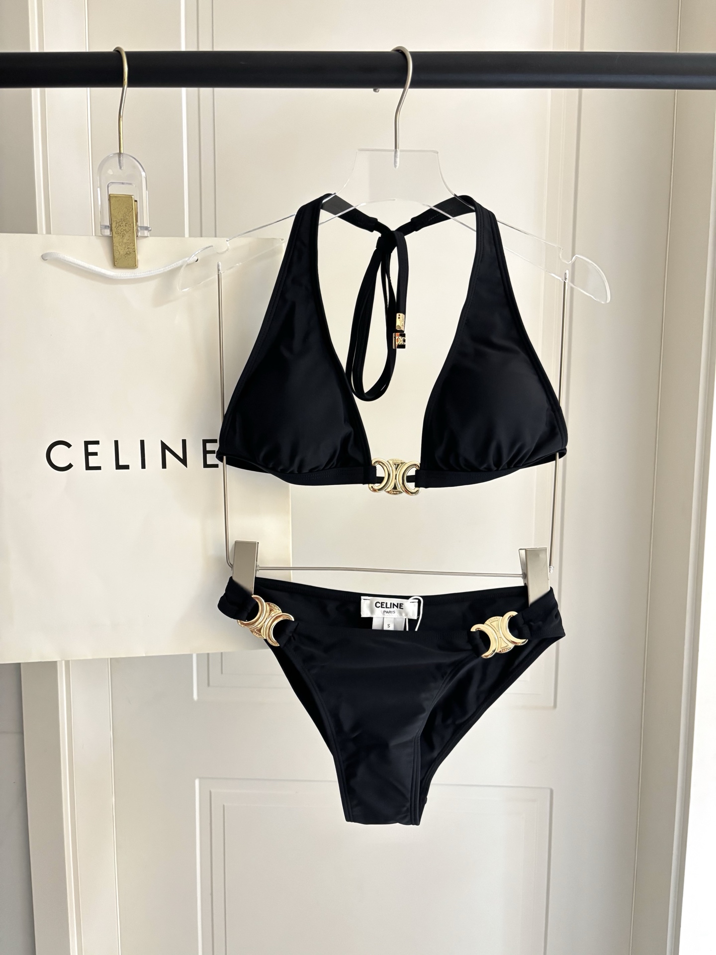 Celine新款泳衣👙❤️😍🥰适合多种场景的游泳衣🏊‍♀️海边 游泳池 温泉 水上乐园 漂流都可以😌内搭