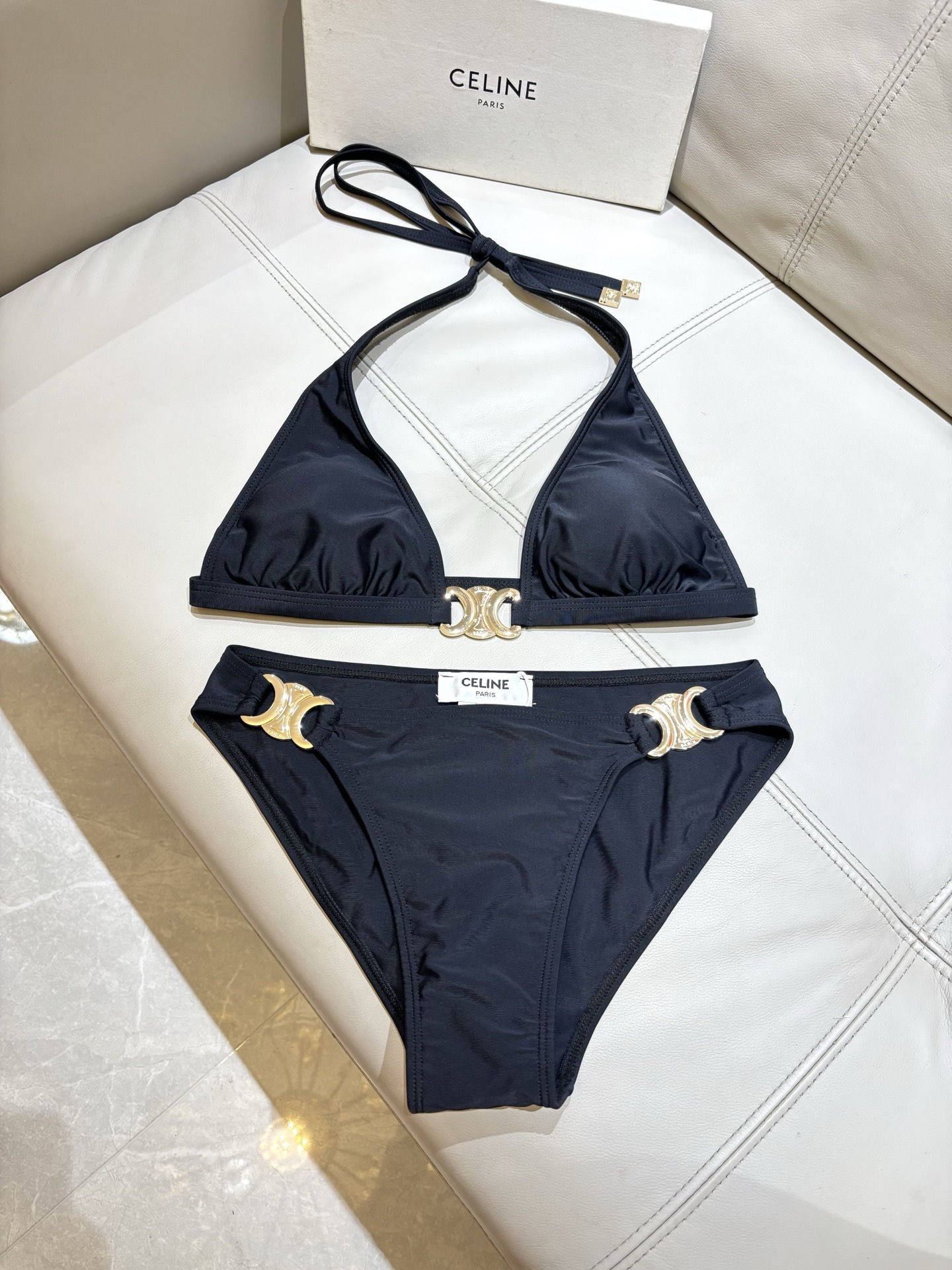 Celine新款泳衣👙❤️😍🥰适合多种场景的游泳衣🏊‍♀️海边 游泳池 温泉 水上乐园 漂流都可以😌内搭