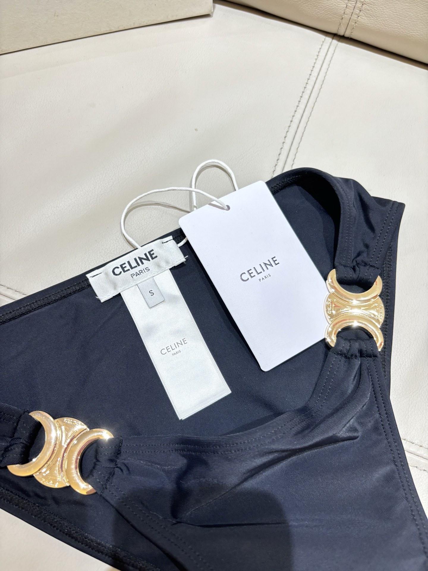 Celine新款泳衣👙❤️😍🥰适合多种场景的游泳衣🏊‍♀️海边 游泳池 温泉 水上乐园 漂流都可以😌内搭