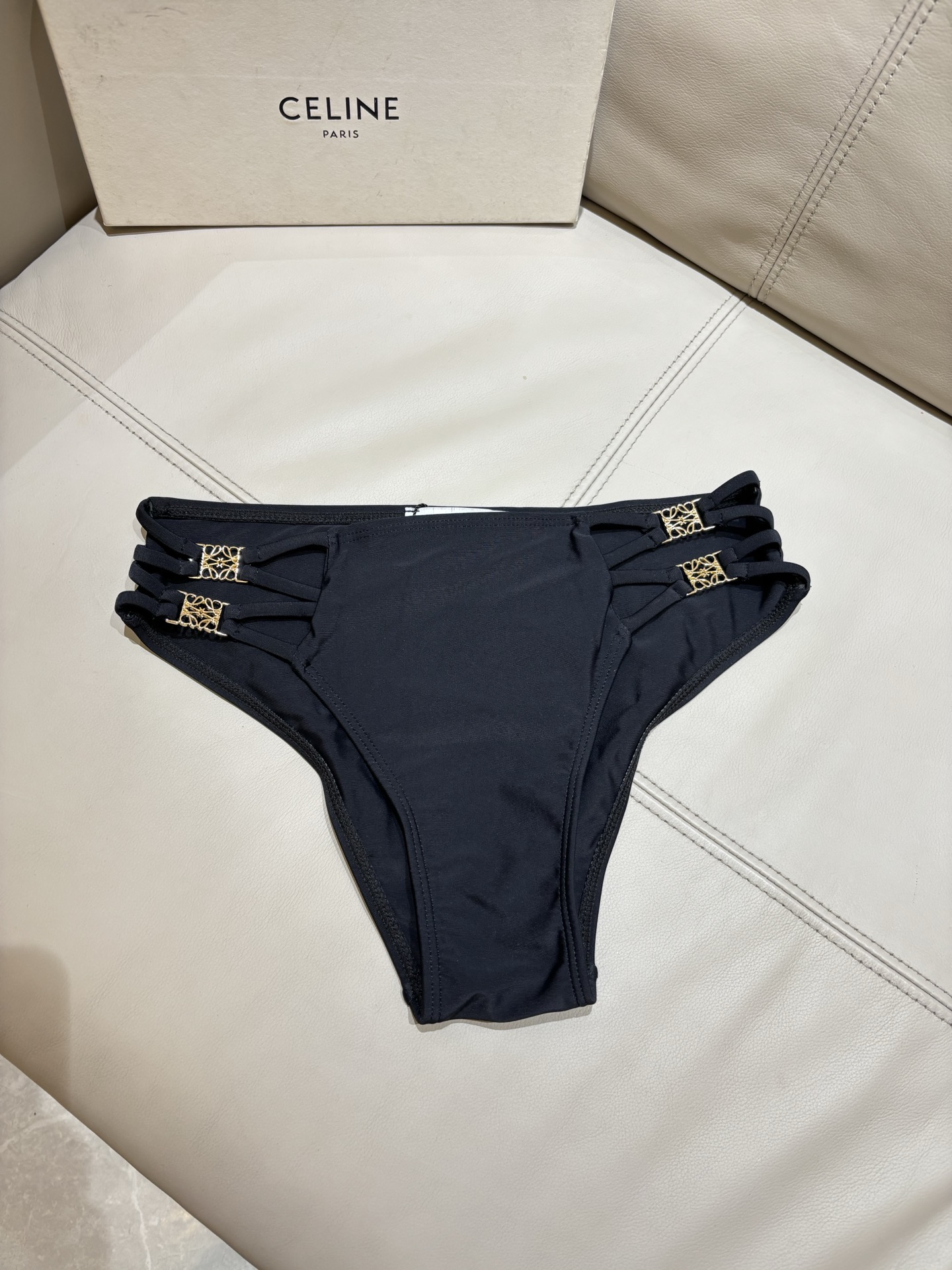 罗意威新款泳衣👙❤️😍🥰适合多种场景的游泳衣🏊‍♀️海边 游泳池 温泉 水上乐园 漂流都可以😌内搭外穿也