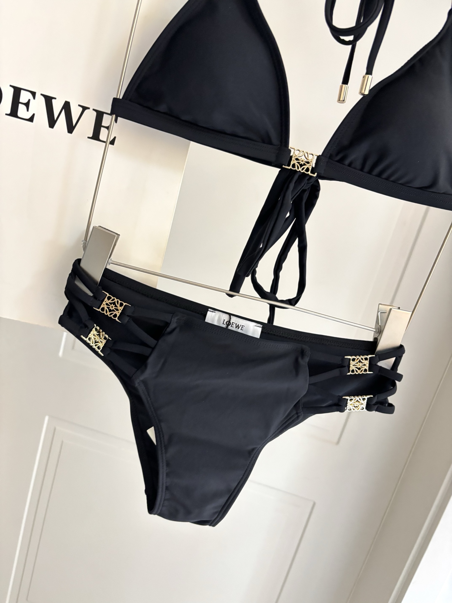 罗意威新款泳衣👙❤️😍🥰适合多种场景的游泳衣🏊‍♀️海边 游泳池 温泉 水上乐园 漂流都可以😌内搭外穿也