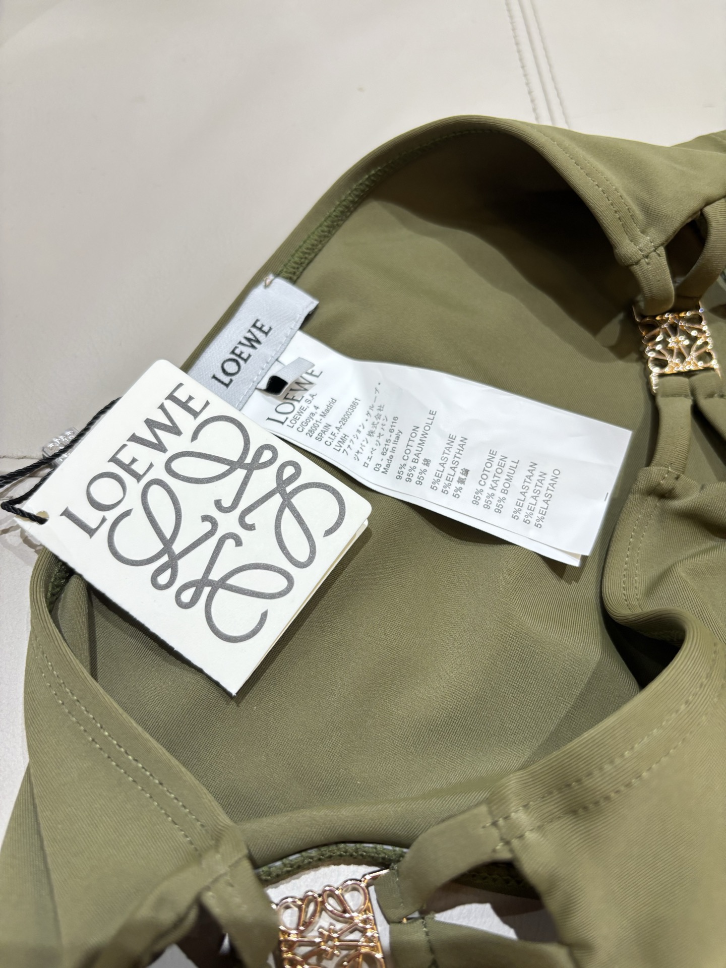 罗意威新款泳衣👙❤️😍🥰适合多种场景的游泳衣🏊‍♀️海边 游泳池 温泉 水上乐园 漂流都可以😌内搭外穿也