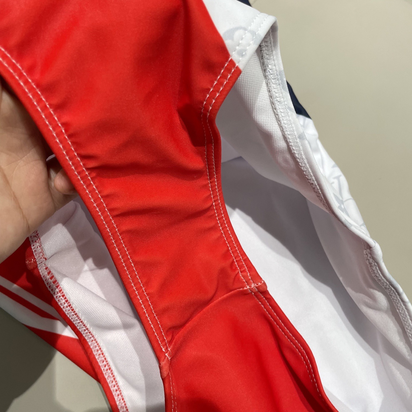 Lv专柜新款连体泳衣 😍🥰适合多种场景的游泳衣🏊‍♀️海边 游泳池 温泉 水上乐园 漂流都可以😌内搭也完