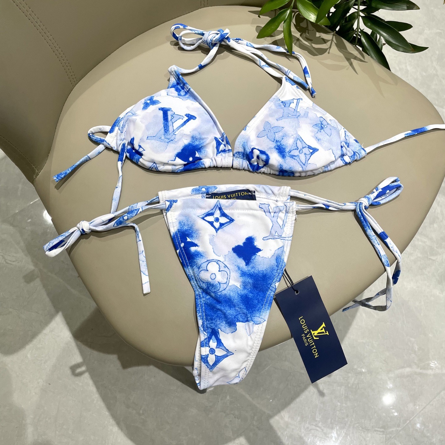 Lv专柜新款比基尼泳衣 😍🥰适合多种场景的游泳衣🏊‍♀️海边 游泳池 温泉 水上乐园 漂流都可以😌内搭也