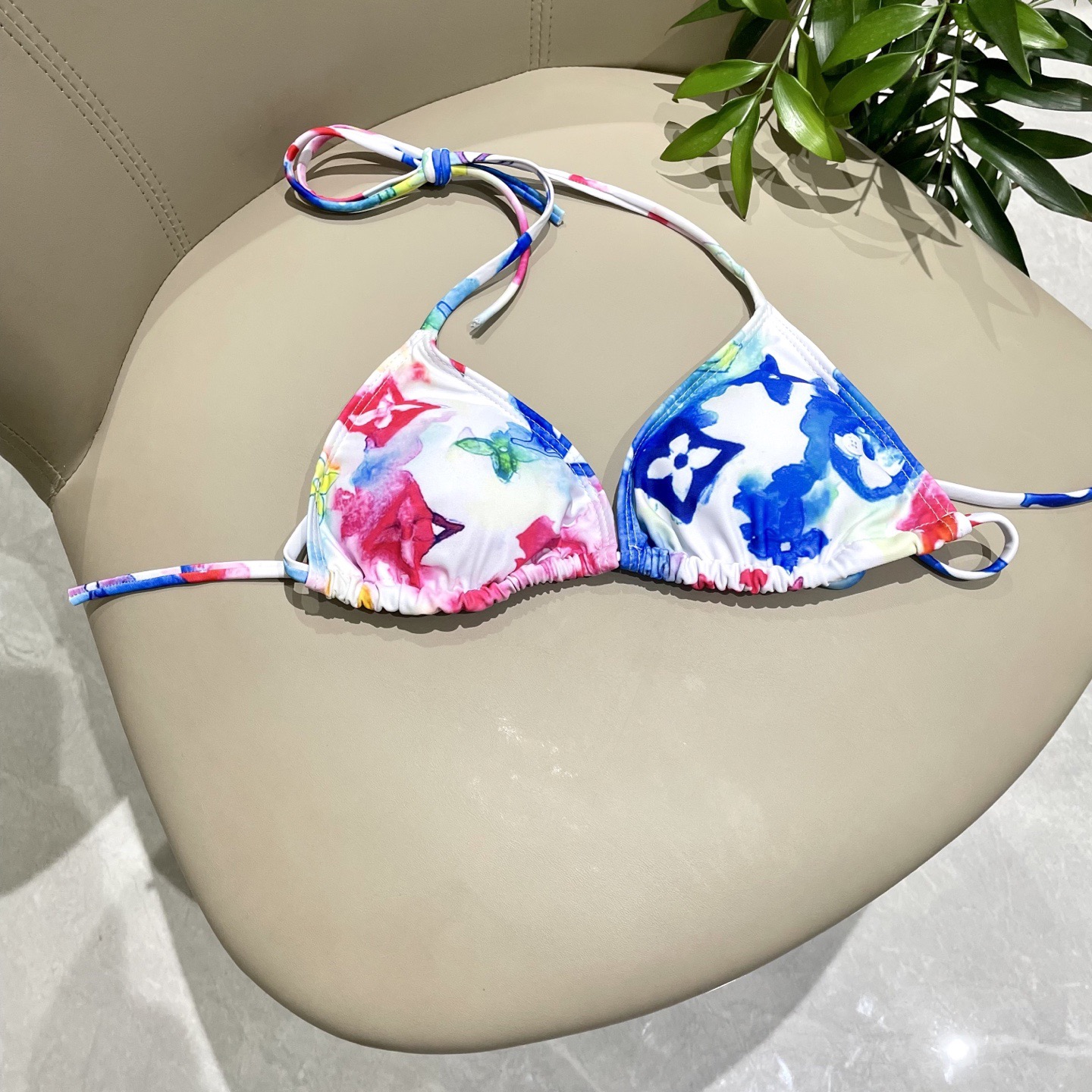 Lv专柜新款比基尼泳衣 😍🥰适合多种场景的游泳衣🏊‍♀️海边 游泳池 温泉 水上乐园 漂流都可以😌内搭也