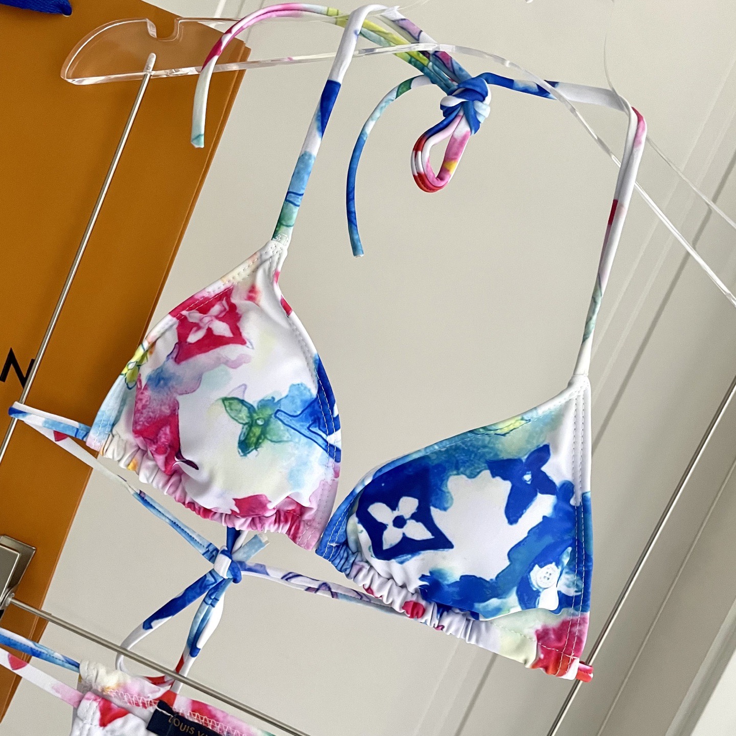 Lv专柜新款比基尼泳衣 😍🥰适合多种场景的游泳衣🏊‍♀️海边 游泳池 温泉 水上乐园 漂流都可以😌内搭也