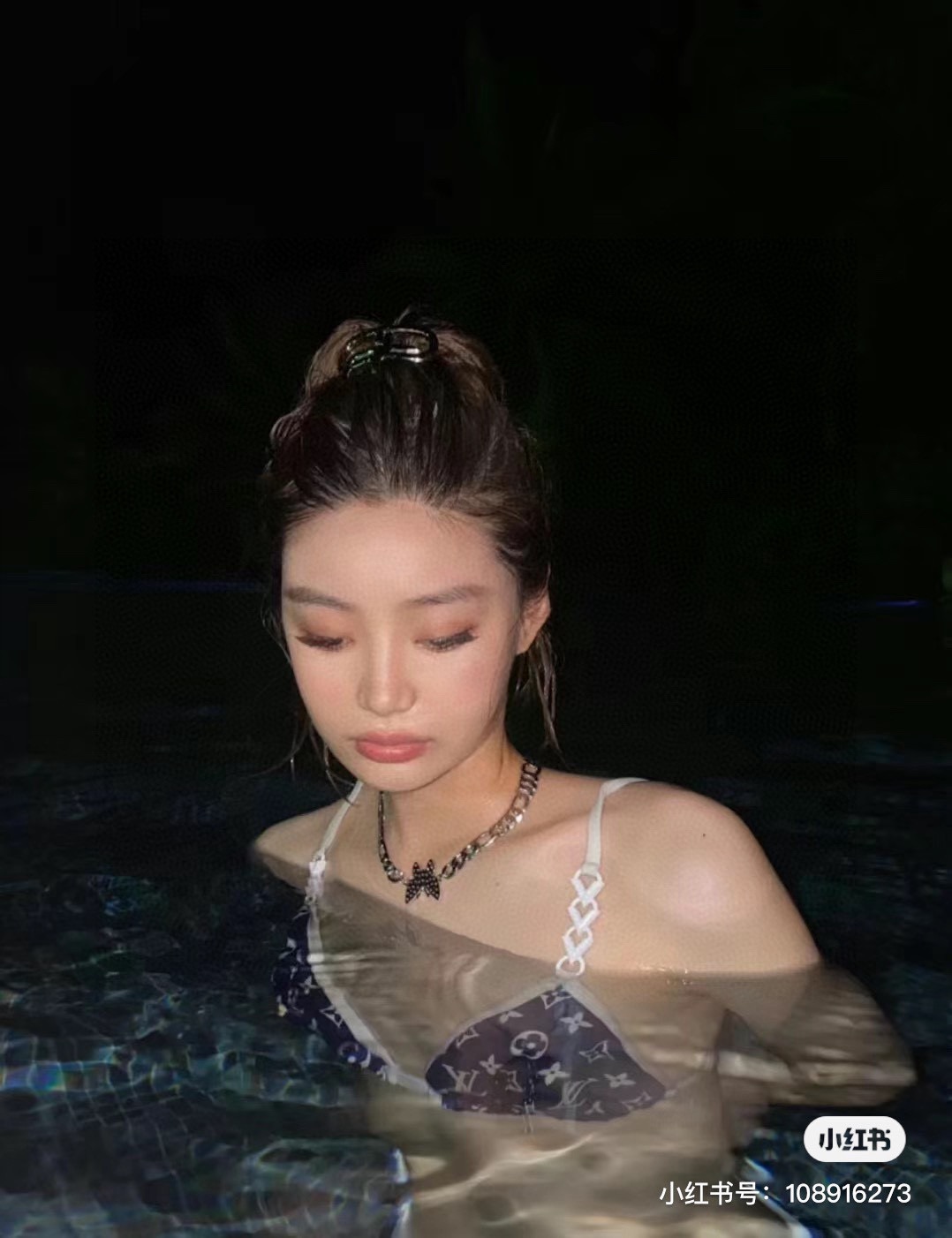 Lv专柜新款比基尼泳衣 😍🥰适合多种场景的游泳衣🏊‍♀️海边 游泳池 温泉 水上乐园 漂流都可以😌内搭也