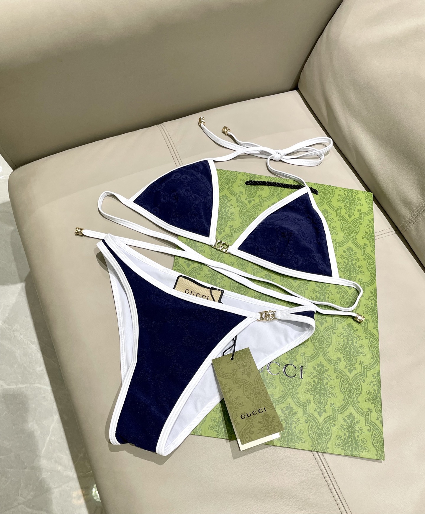 Gucci专柜新款比基尼泳衣 😍🥰适合多种场景的游泳衣🏊‍♀️海边 游泳池 温泉 水上乐园 漂流都可以😌