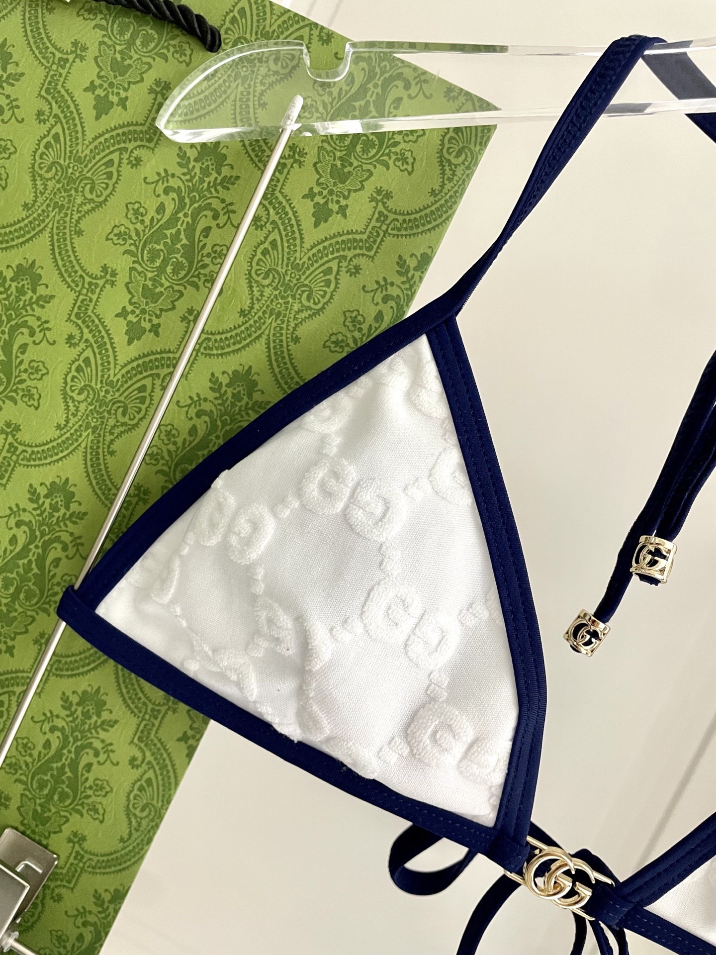 Gucci专柜新款比基尼泳衣 😍🥰适合多种场景的游泳衣🏊‍♀️海边 游泳池 温泉 水上乐园 漂流都可以😌