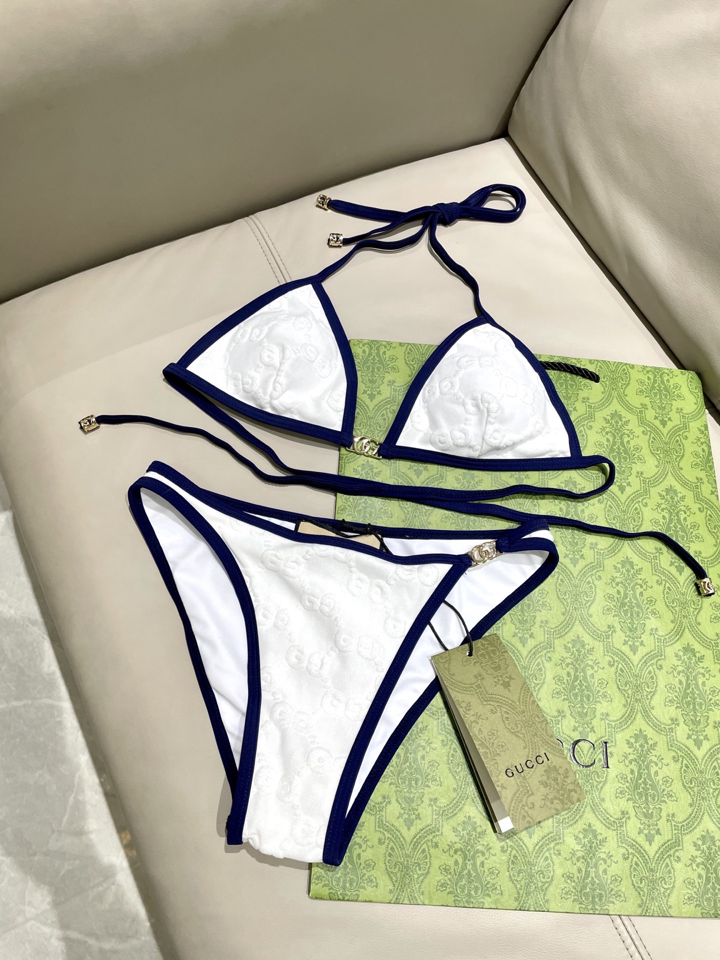 Gucci专柜新款比基尼泳衣 😍🥰适合多种场景的游泳衣🏊‍♀️海边 游泳池 温泉 水上乐园 漂流都可以😌