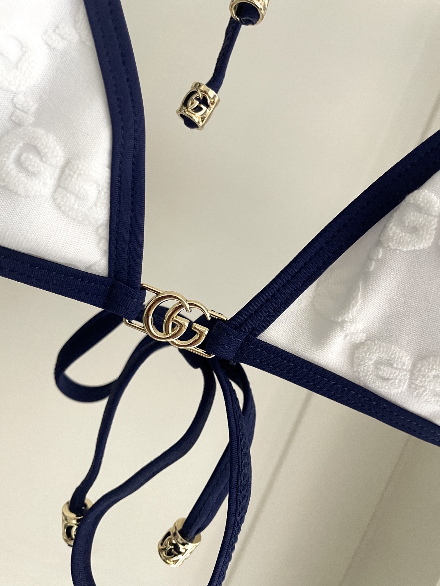 Gucci专柜新款比基尼泳衣 😍🥰适合多种场景的游泳衣🏊‍♀️海边 游泳池 温泉 水上乐园 漂流都可以😌