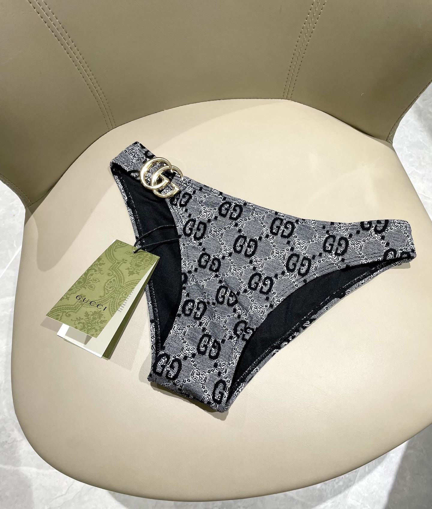 Gucci专柜新款泳衣 😍🥰适合多种场景的游泳衣🏊‍♀️海边 游泳池 温泉 水上乐园 漂流都可以😌内搭也