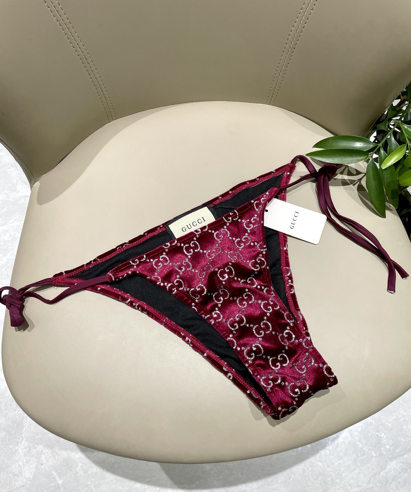 Gucci专柜新款泳衣 😍🥰适合多种场景的游泳衣🏊‍♀️海边 游泳池 温泉 水上乐园 漂流都可以😌内搭也